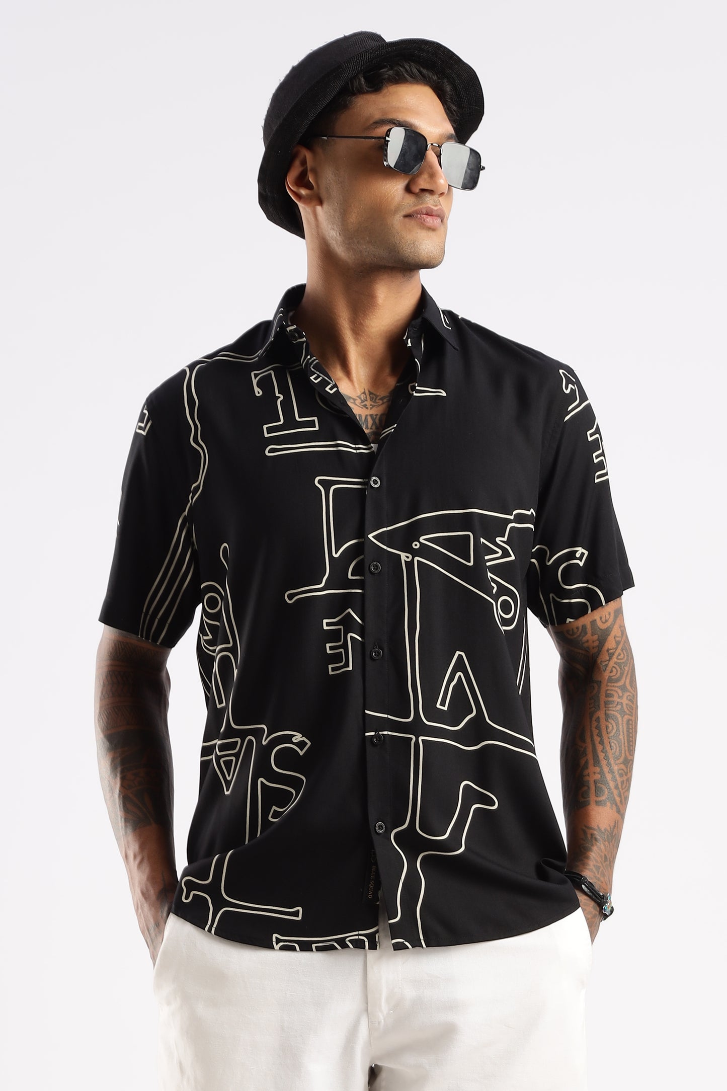 Men’s Oversized Line-Art Typography Short-Sleeve Shirt