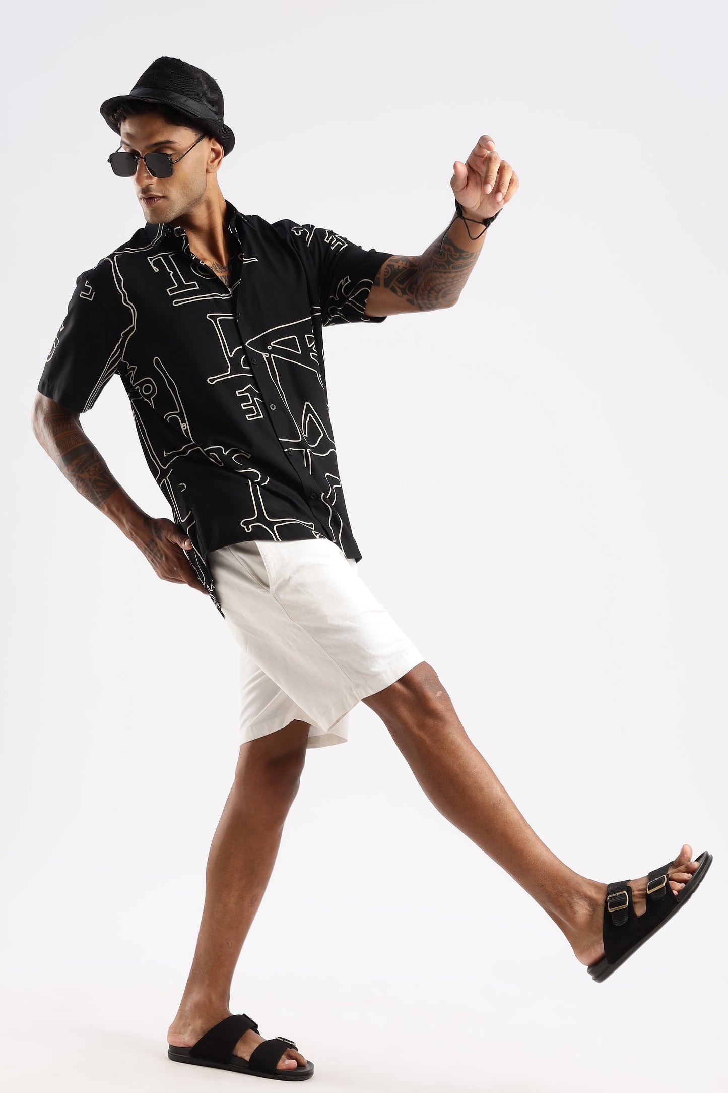 Men’s Oversized Line-Art Typography Short-Sleeve Shirt