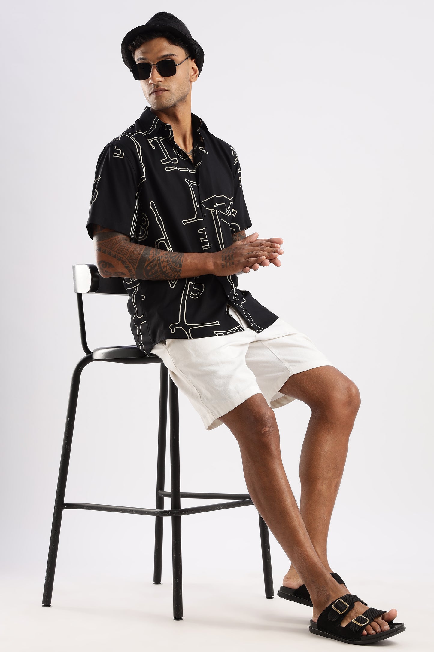 Men’s Oversized Line-Art Typography Short-Sleeve Shirt