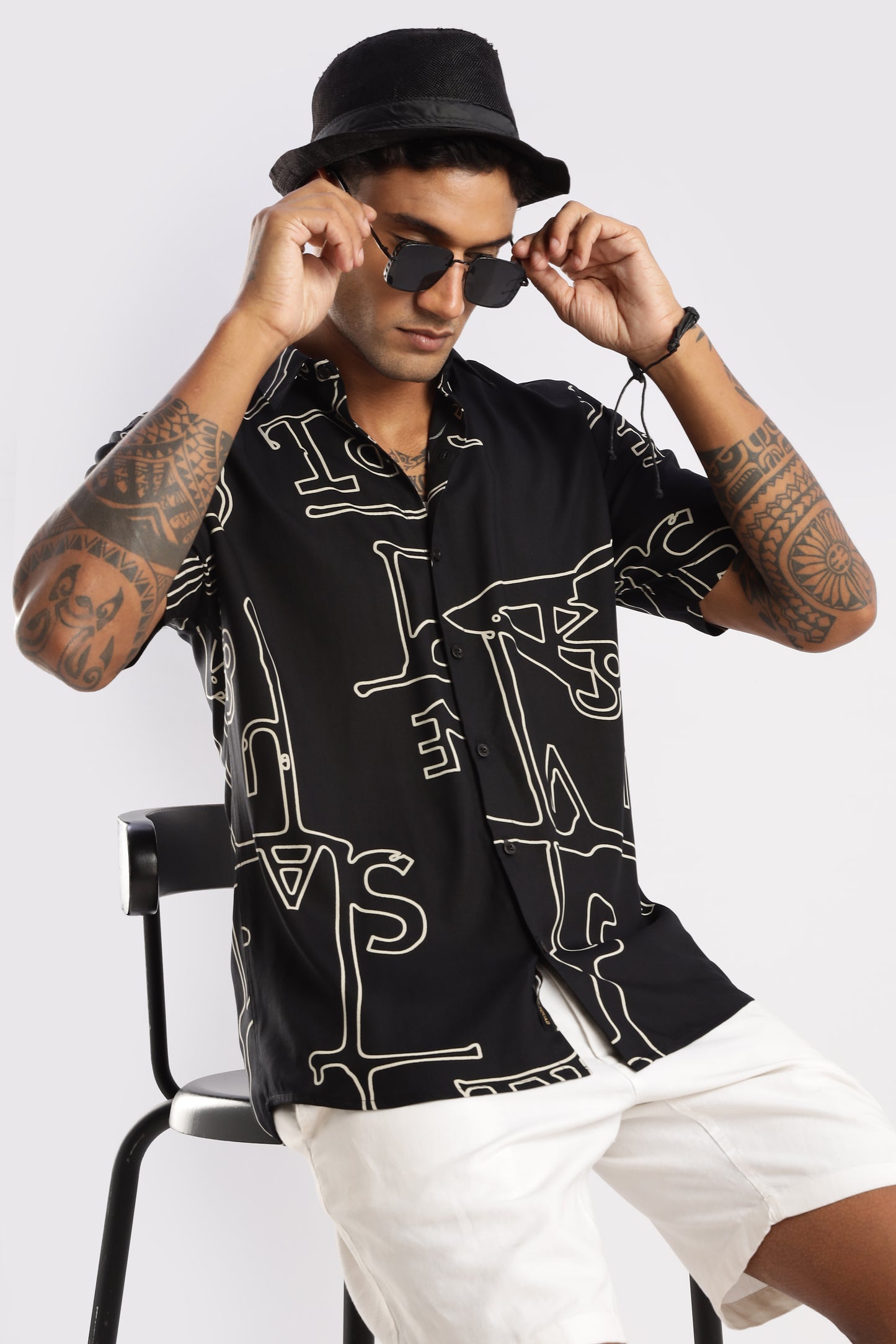 Men’s Oversized Line-Art Typography Short-Sleeve Shirt