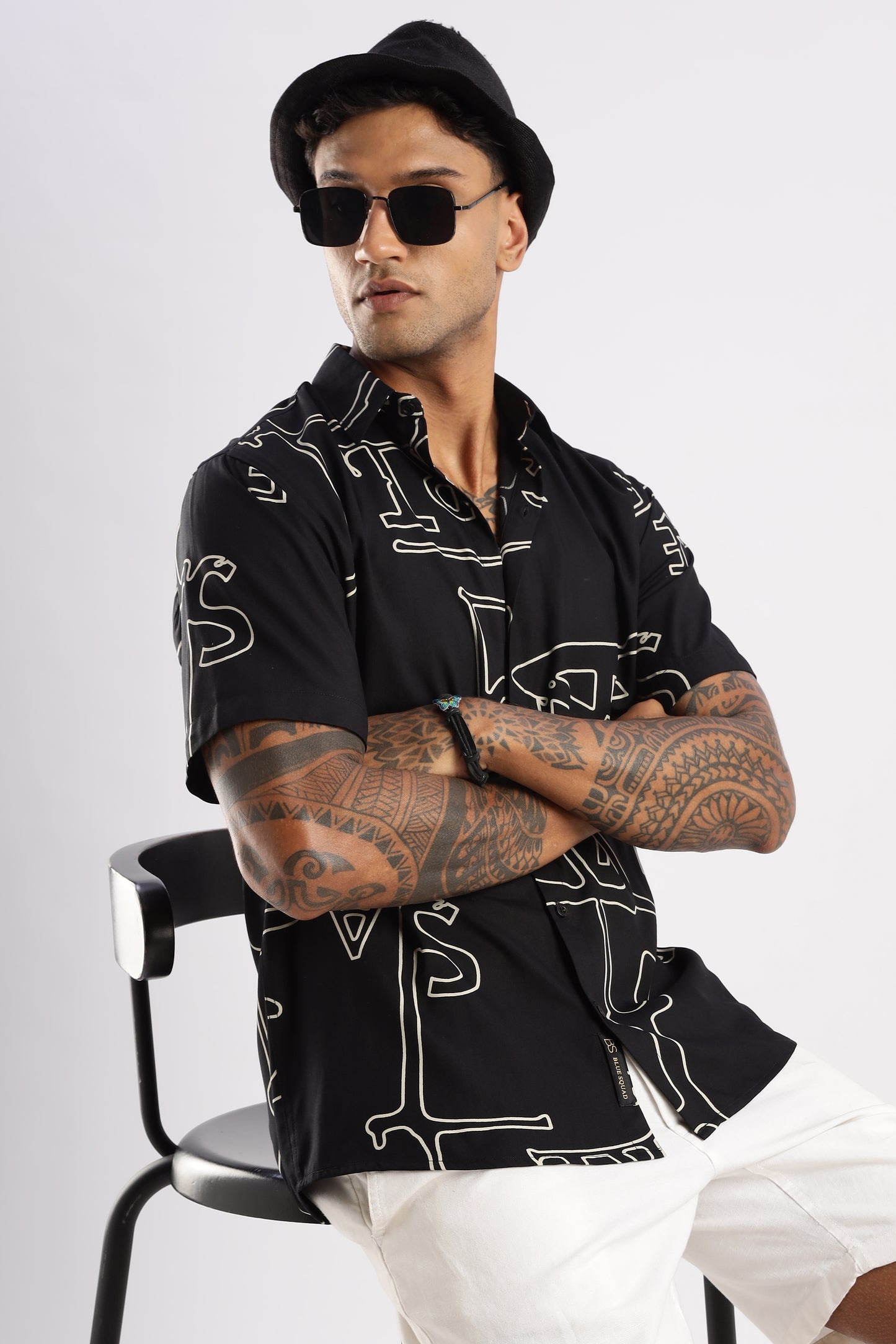 Men’s Oversized Line-Art Typography Short-Sleeve Shirt