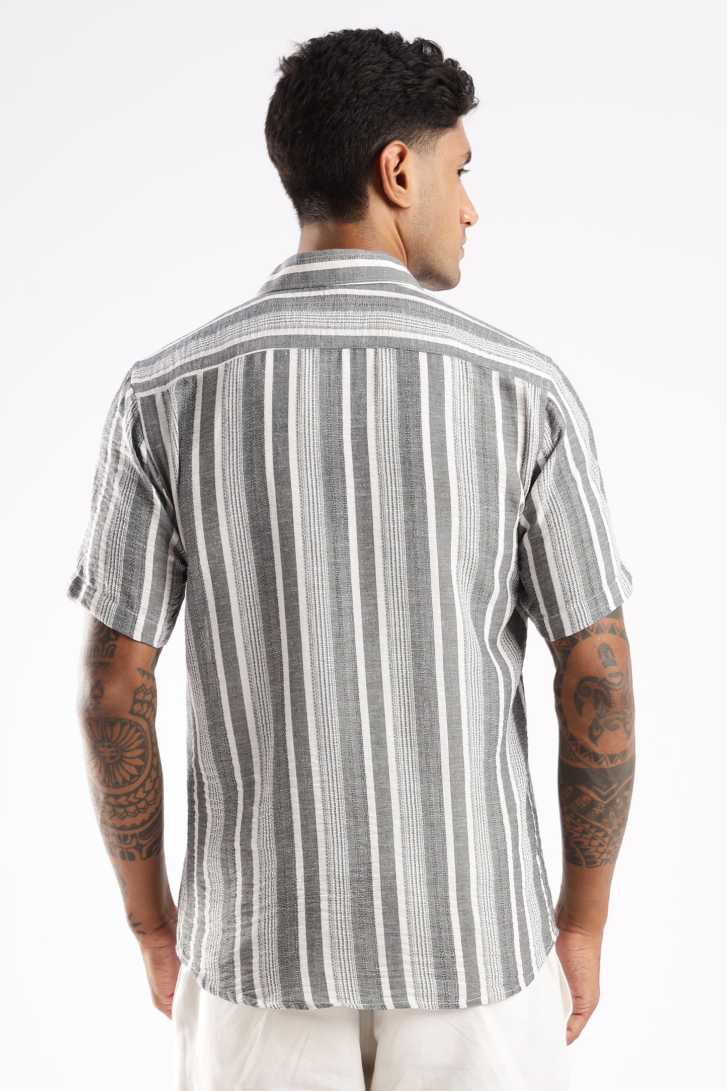 Men’s Linen-Look Vertical Stripe Short-Sleeve Shirt – Graphite & White