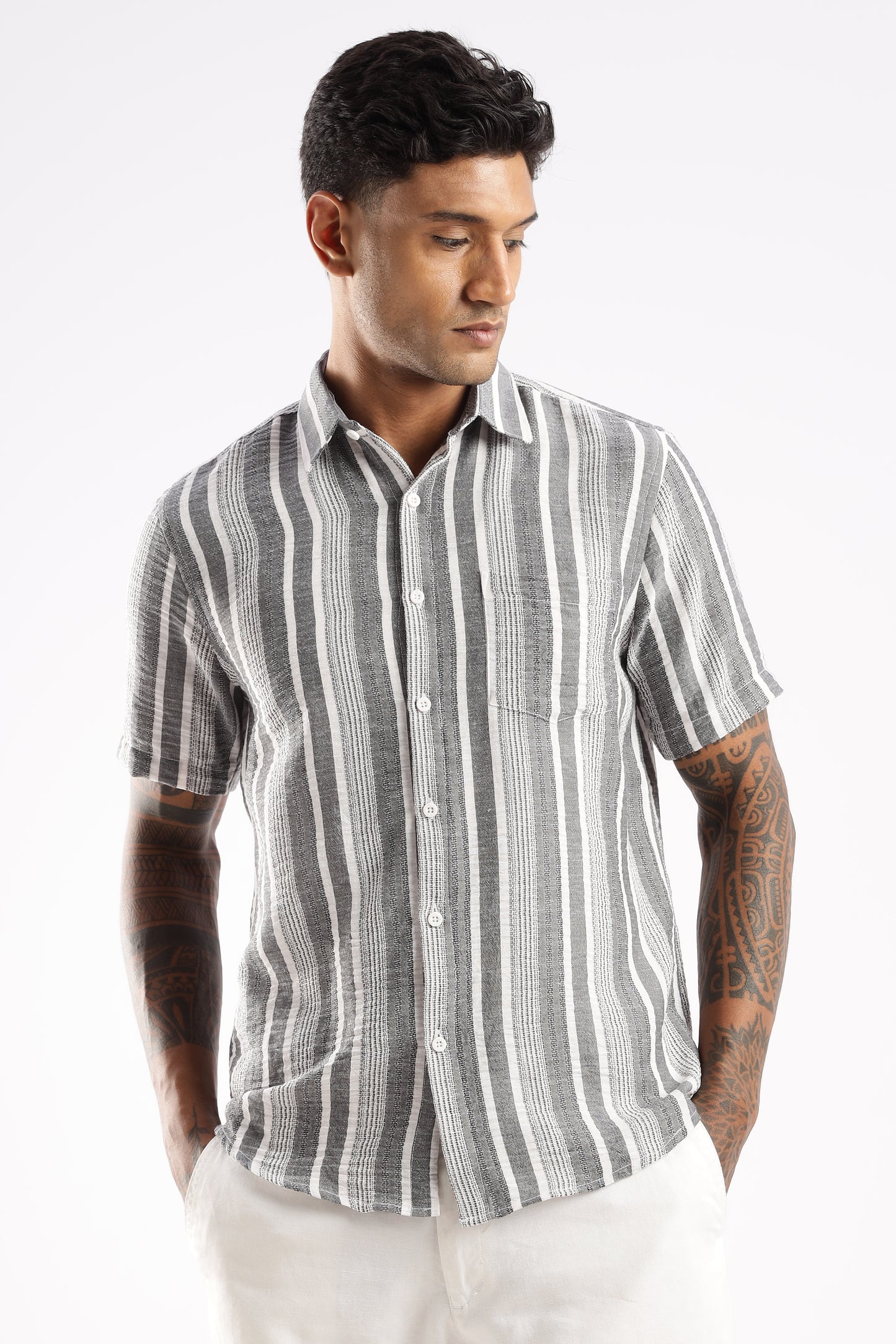 Men’s Linen-Look Vertical Stripe Short-Sleeve Shirt – Graphite & White