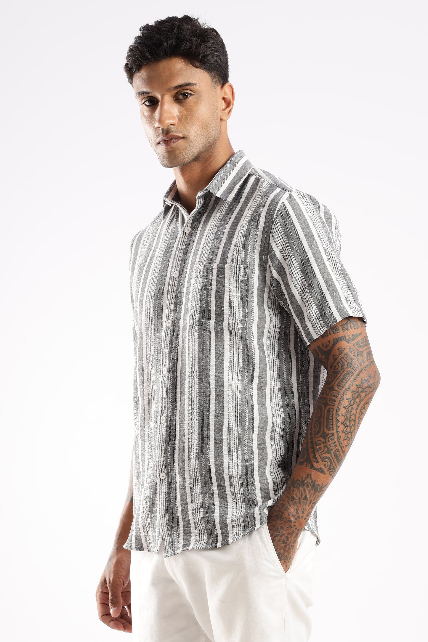 Men’s Linen-Look Vertical Stripe Short-Sleeve Shirt – Graphite & White