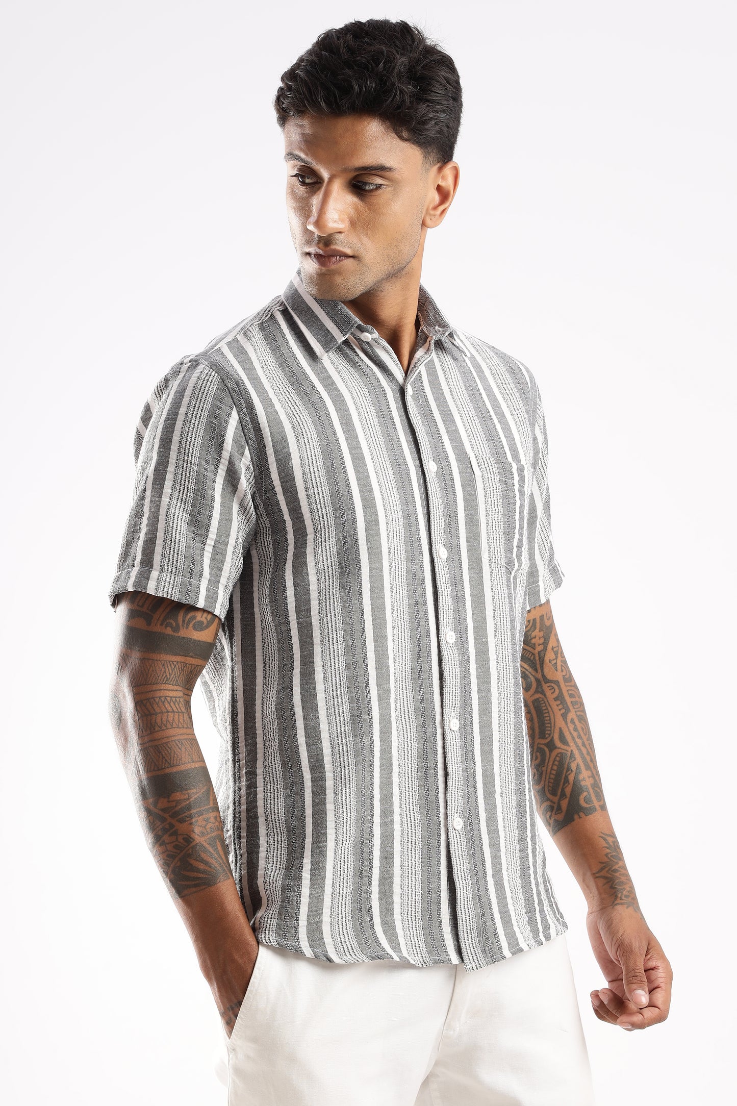 Men’s Linen-Look Vertical Stripe Short-Sleeve Shirt – Graphite & White