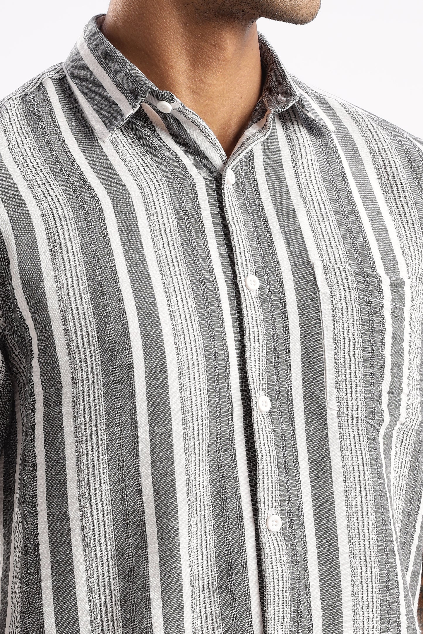Men’s Linen-Look Vertical Stripe Short-Sleeve Shirt – Graphite & White
