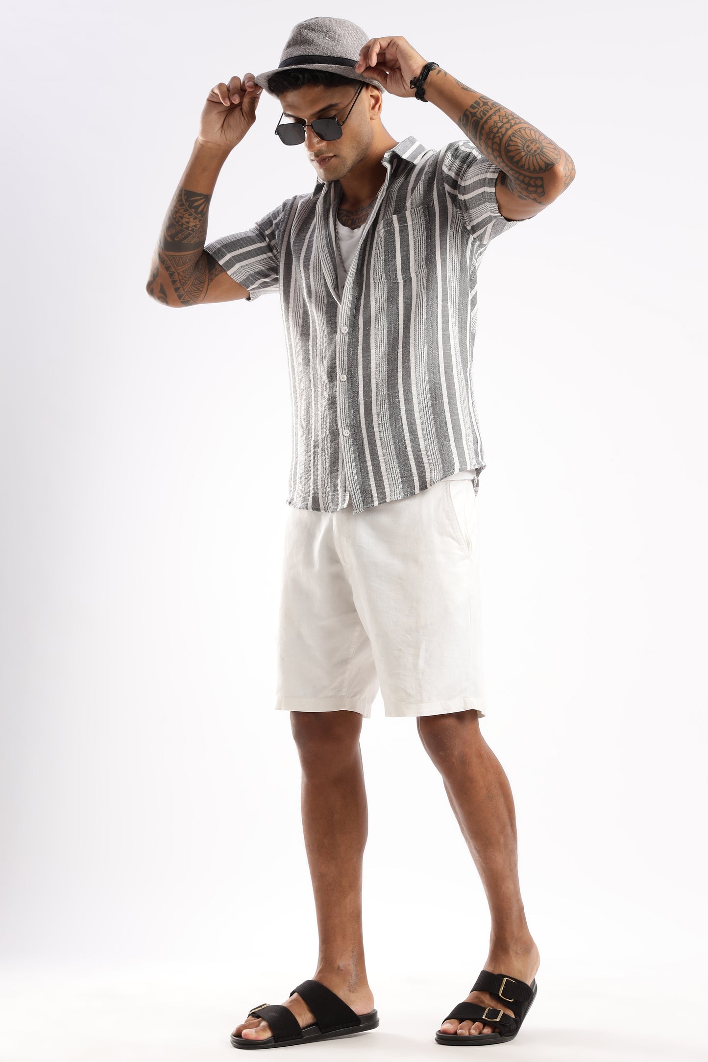 Men’s Linen-Look Vertical Stripe Short-Sleeve Shirt – Graphite & White