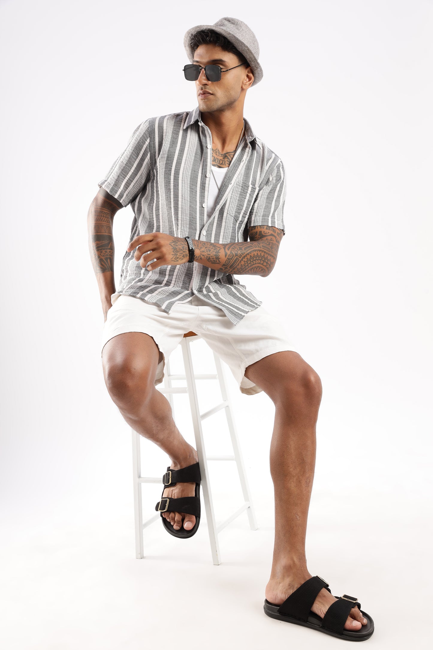 Men’s Linen-Look Vertical Stripe Short-Sleeve Shirt – Graphite & White