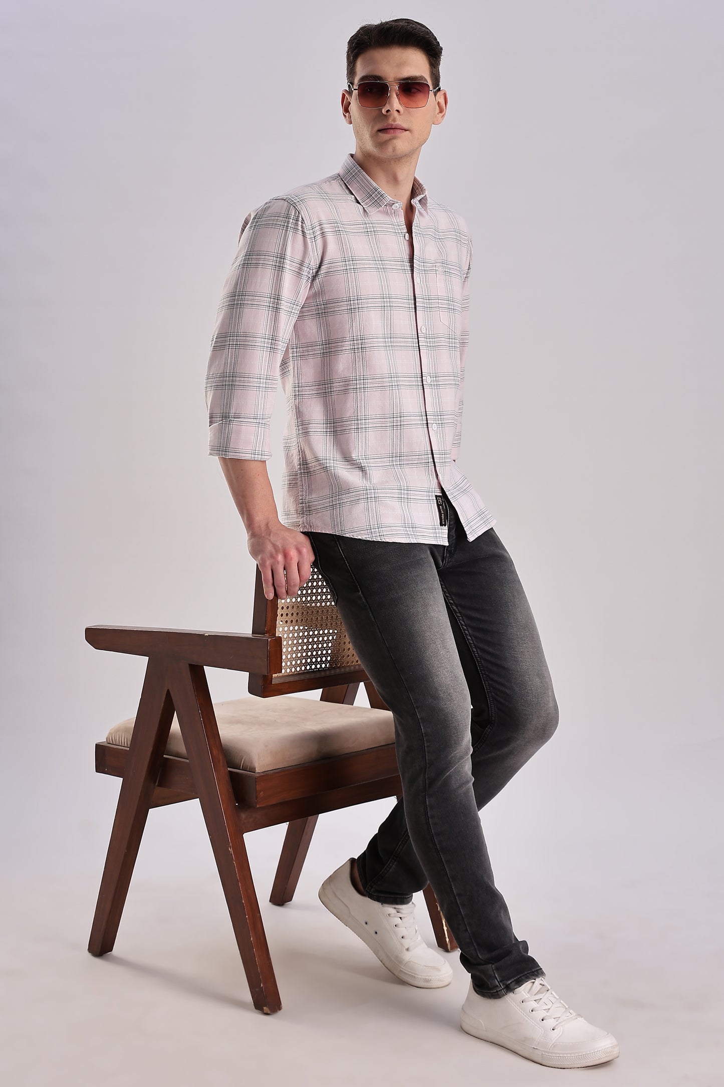 Men’s Plaid Long-Sleeve Shirt – Soft Pink & Grey