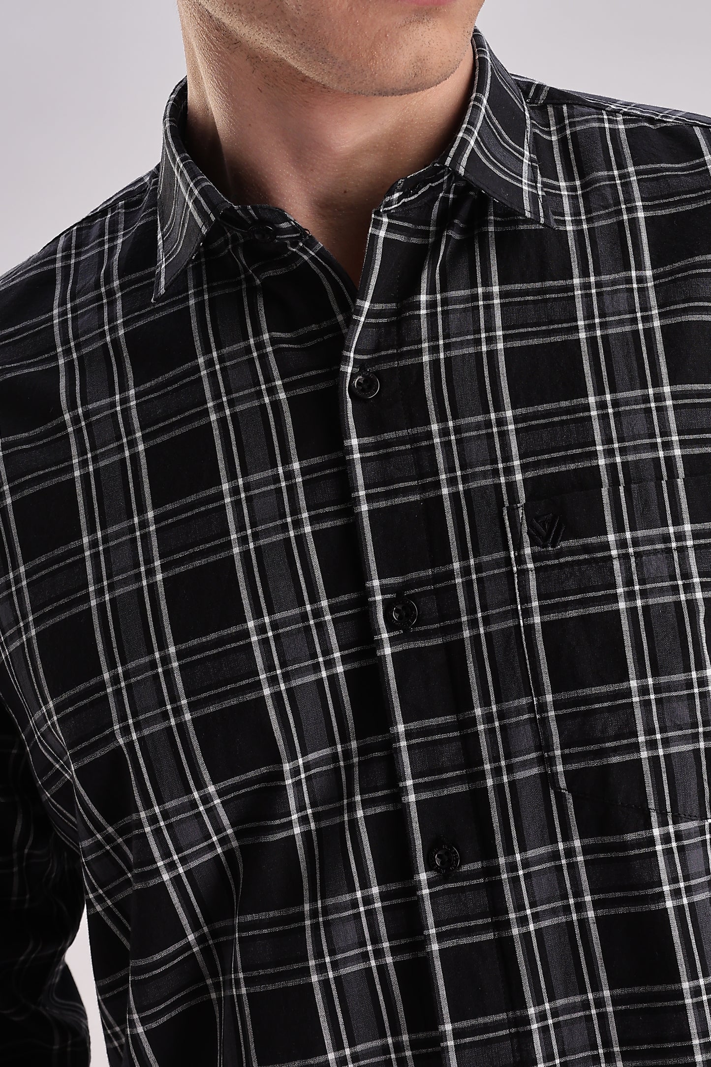 Men’s Classic Plaid Long-Sleeve Shirt – Black & White