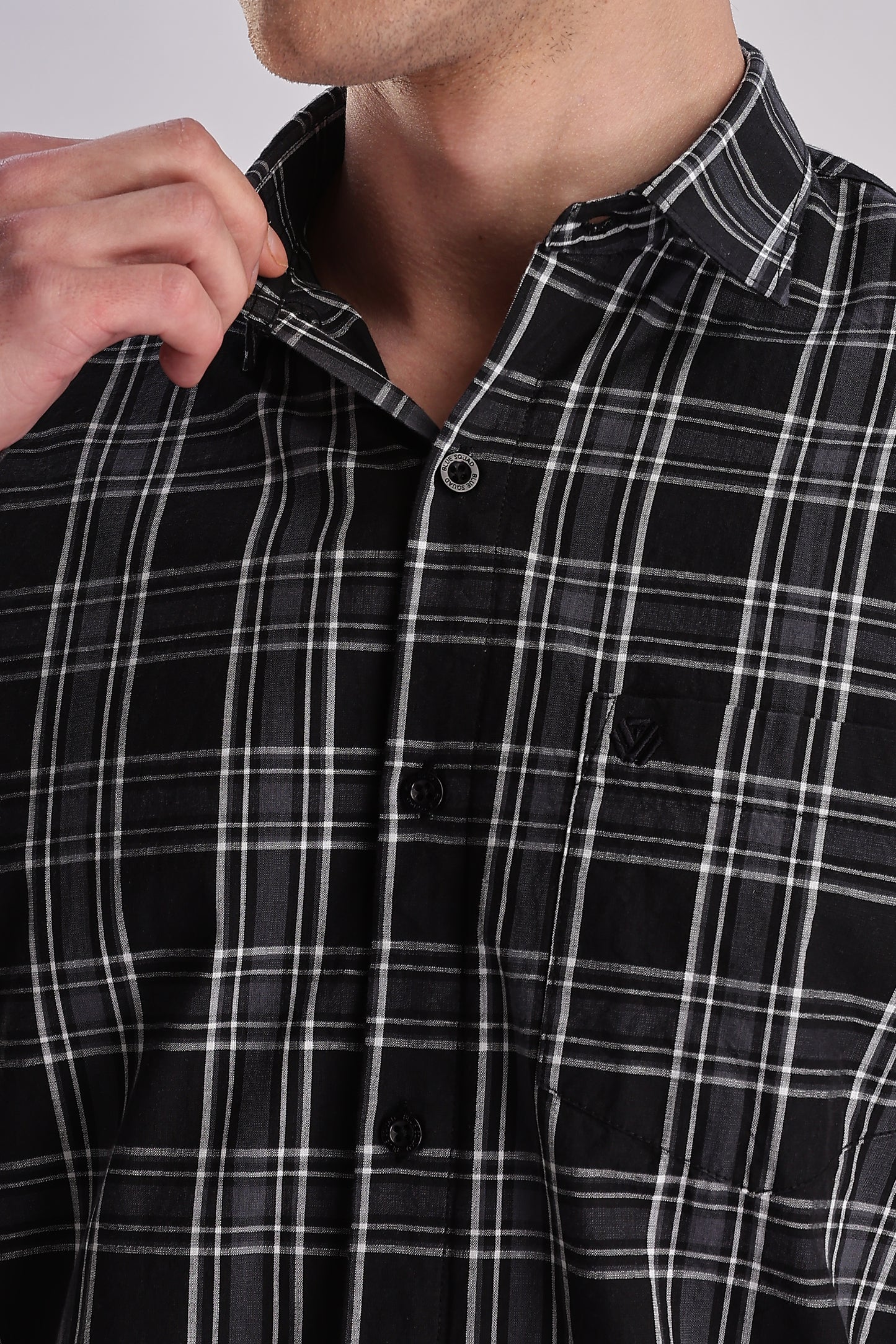 Men’s Classic Plaid Long-Sleeve Shirt – Black & White