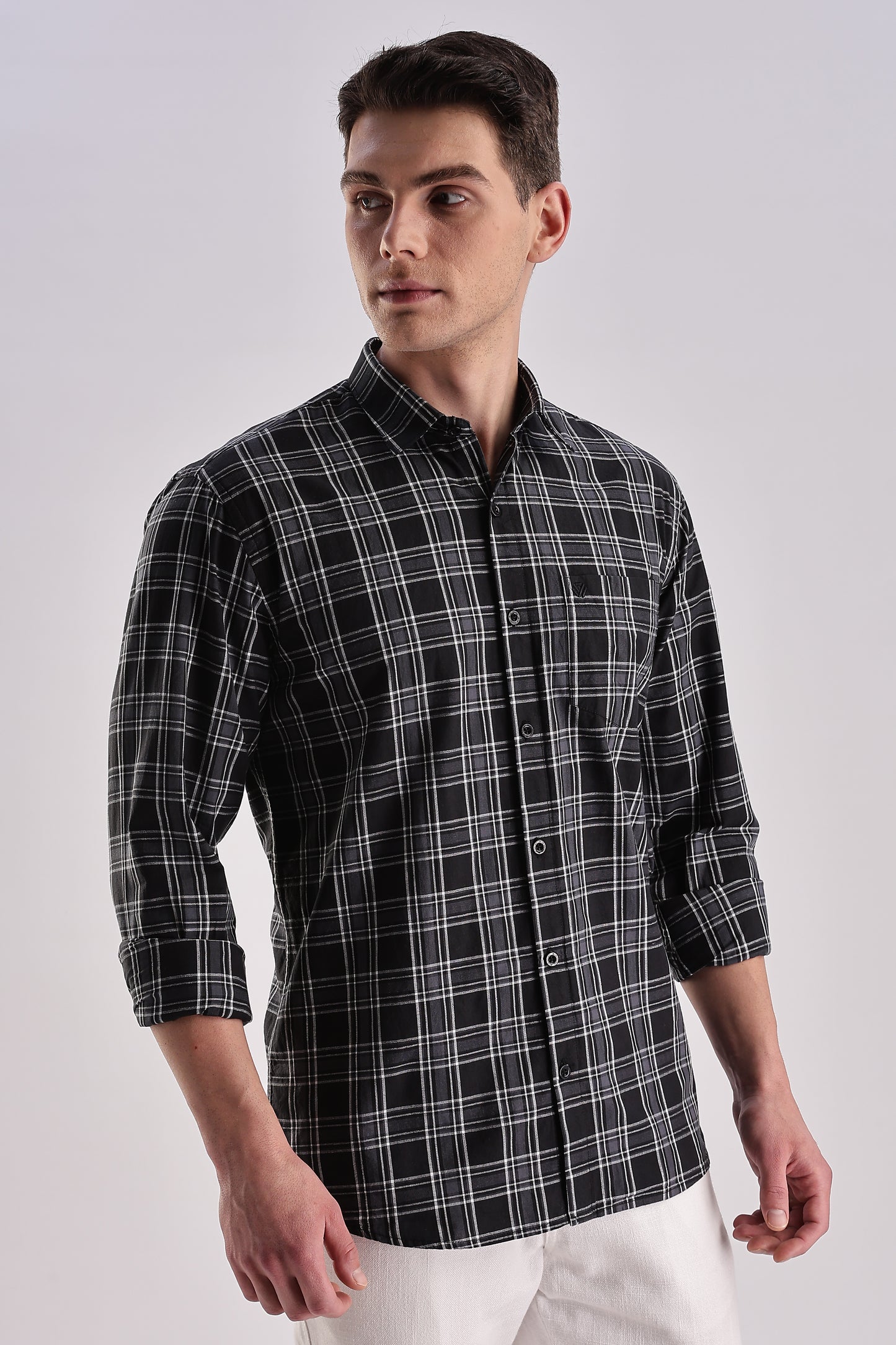 Men’s Classic Plaid Long-Sleeve Shirt – Black & White