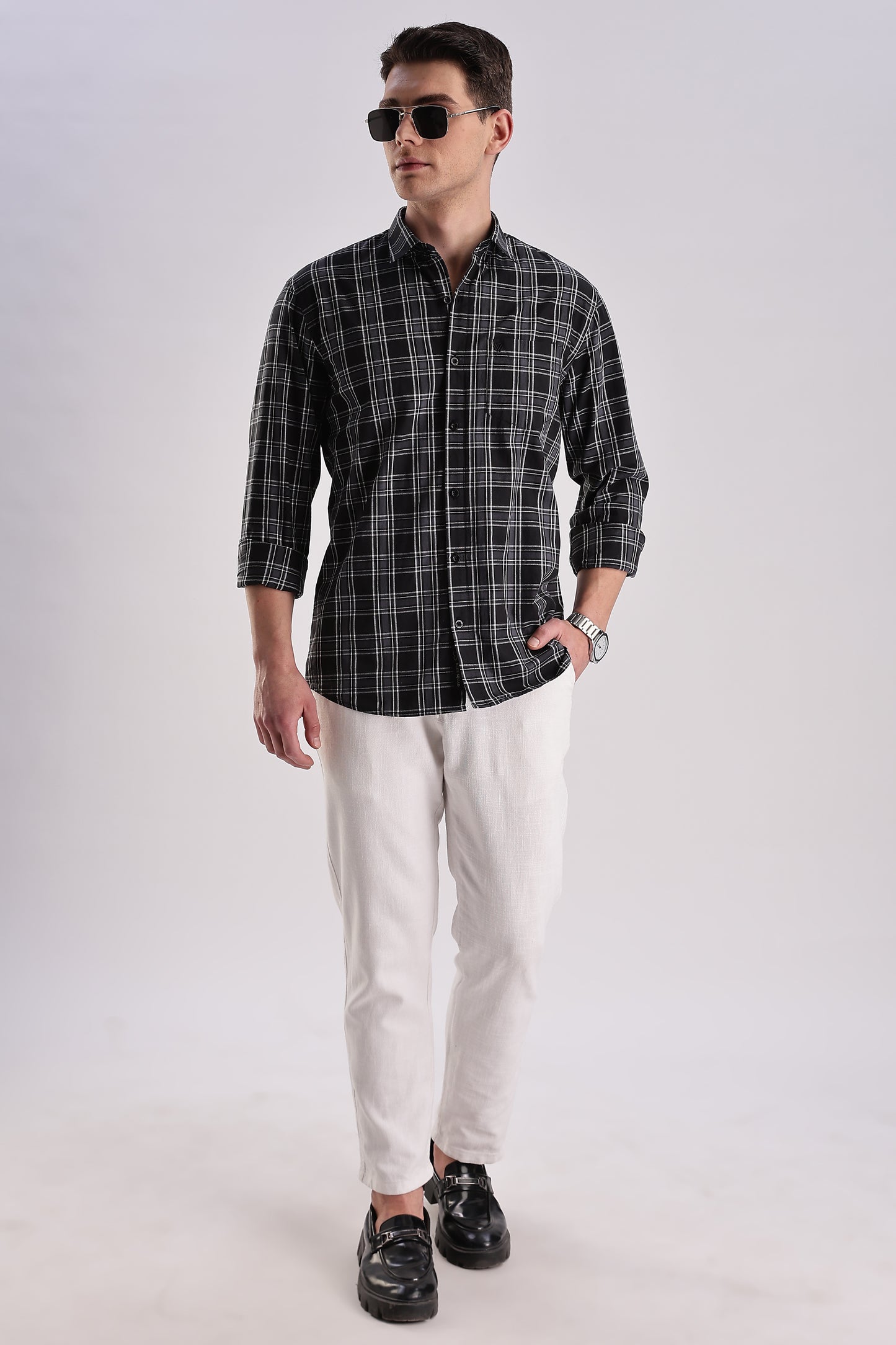 Men’s Classic Plaid Long-Sleeve Shirt – Black & White