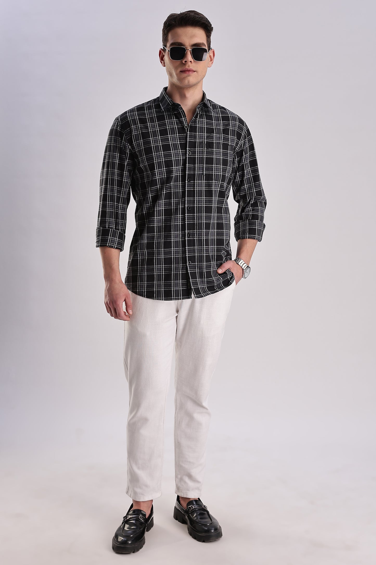 Men’s Classic Plaid Long-Sleeve Shirt – Black & White