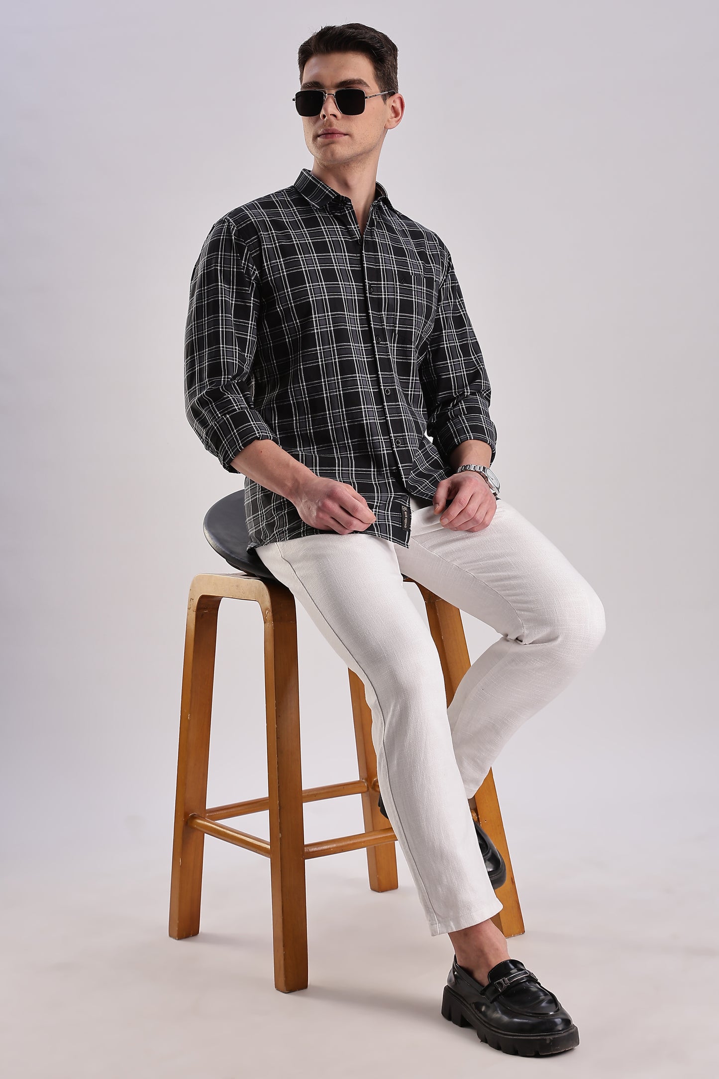 Men’s Classic Plaid Long-Sleeve Shirt – Black & White