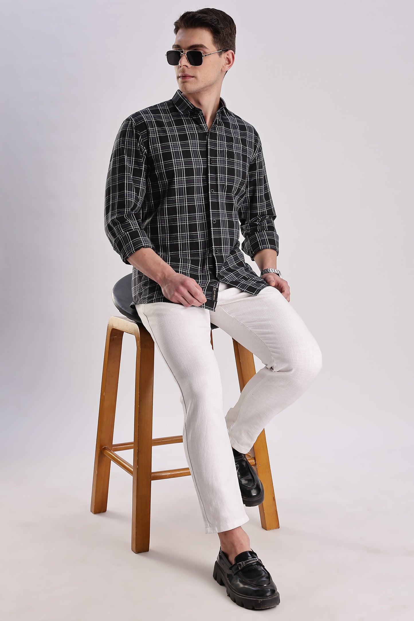 Men’s Classic Plaid Long-Sleeve Shirt – Black & White