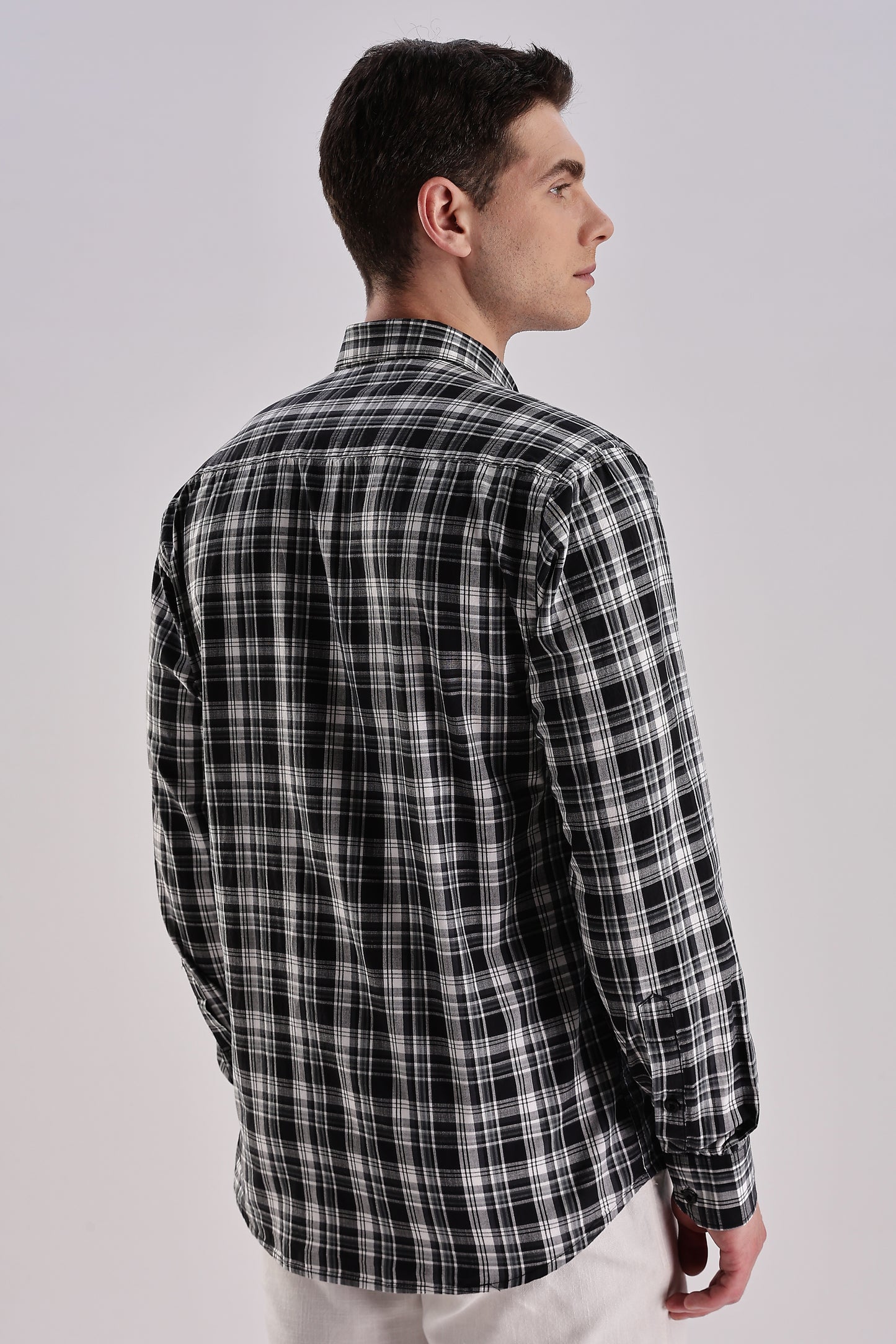 Men’s Classic Plaid Long-Sleeve Shirt – Black & White