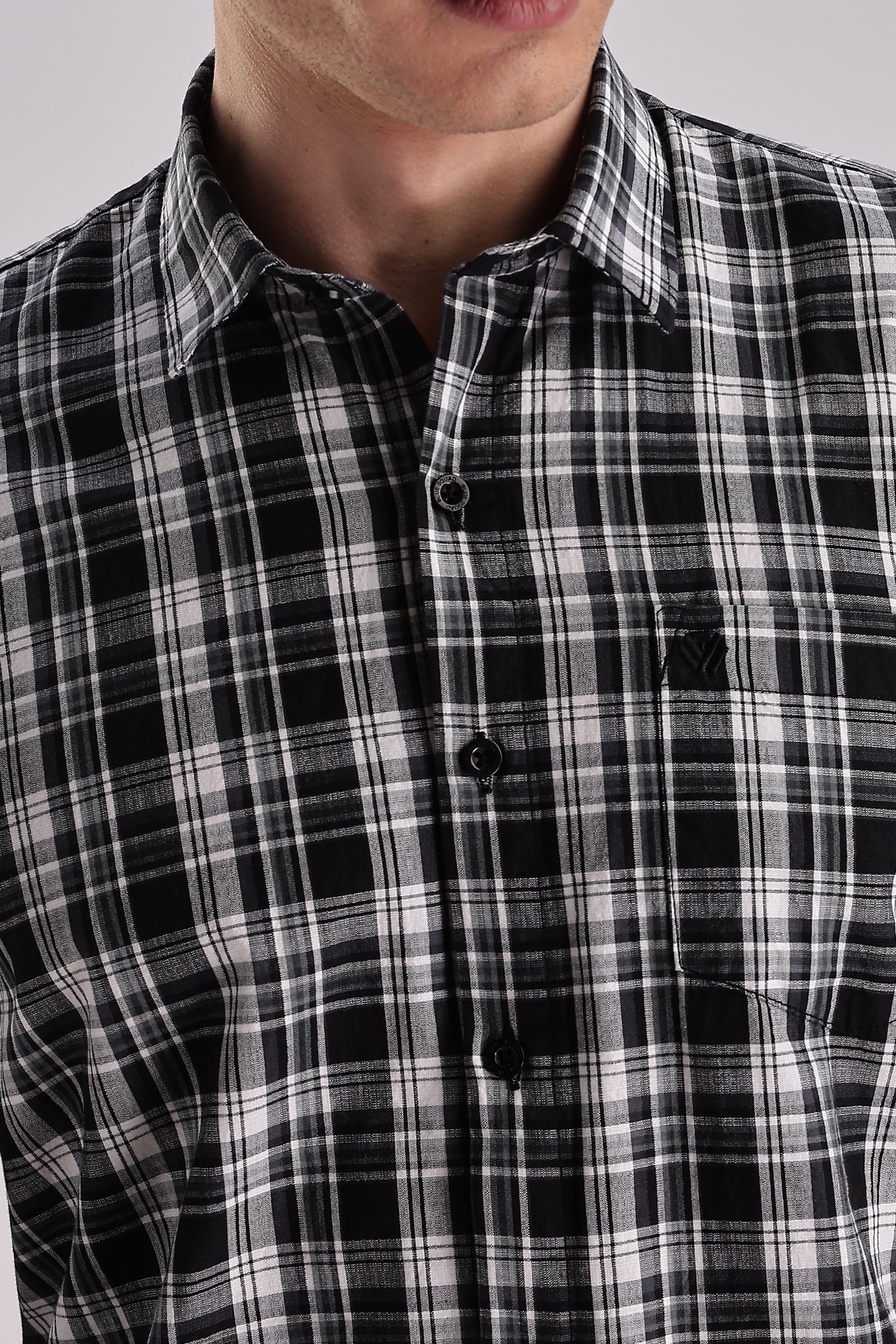 Men’s Classic Plaid Long-Sleeve Shirt – Black & White