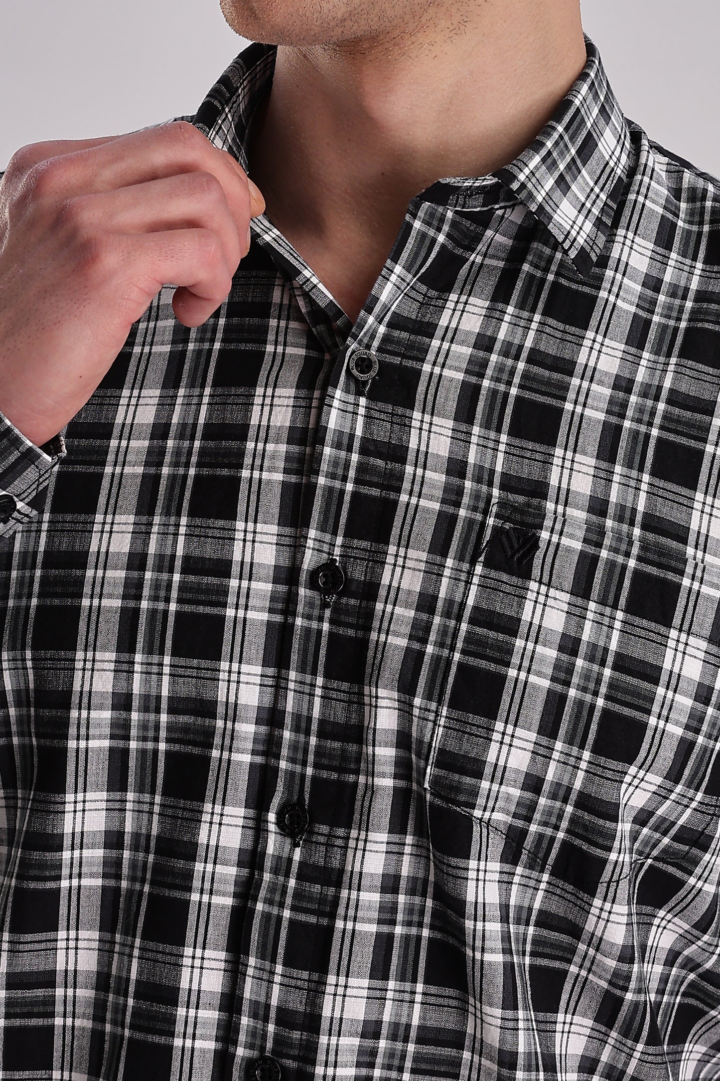 Men’s Classic Plaid Long-Sleeve Shirt – Black & White