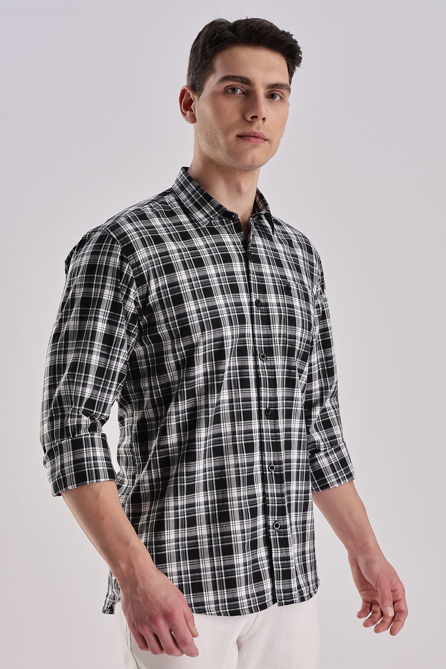 Men’s Classic Plaid Long-Sleeve Shirt – Black & White