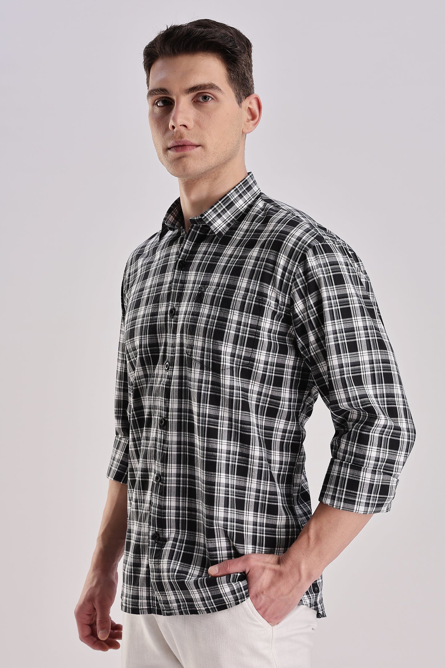 Men’s Classic Plaid Long-Sleeve Shirt – Black & White