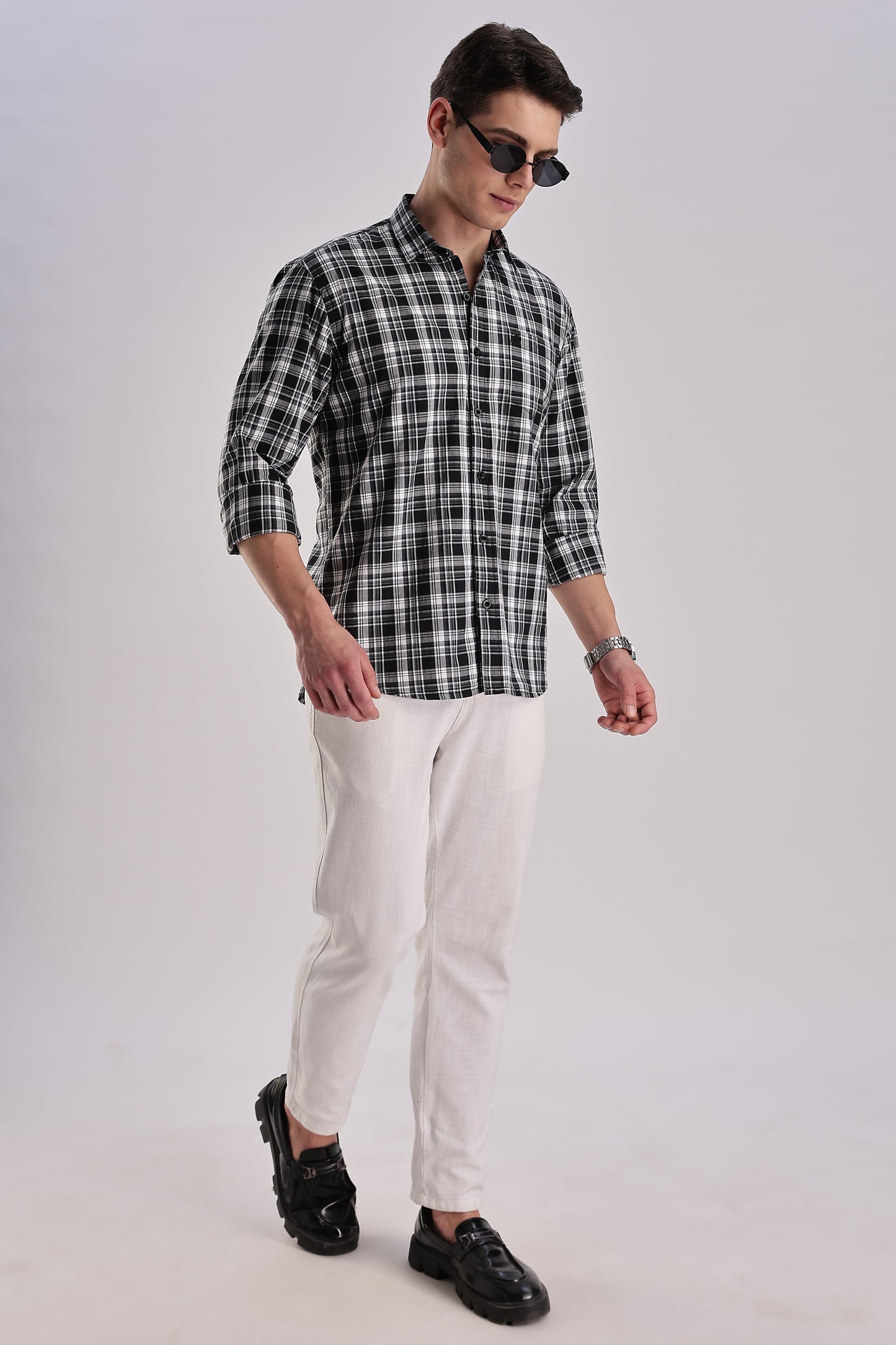 Men’s Classic Plaid Long-Sleeve Shirt – Black & White
