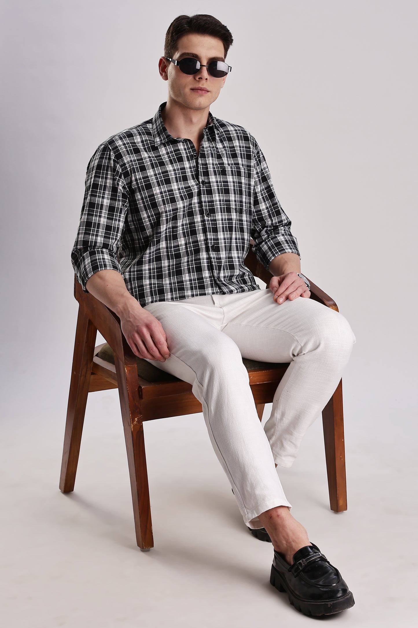 Men’s Classic Plaid Long-Sleeve Shirt – Black & White