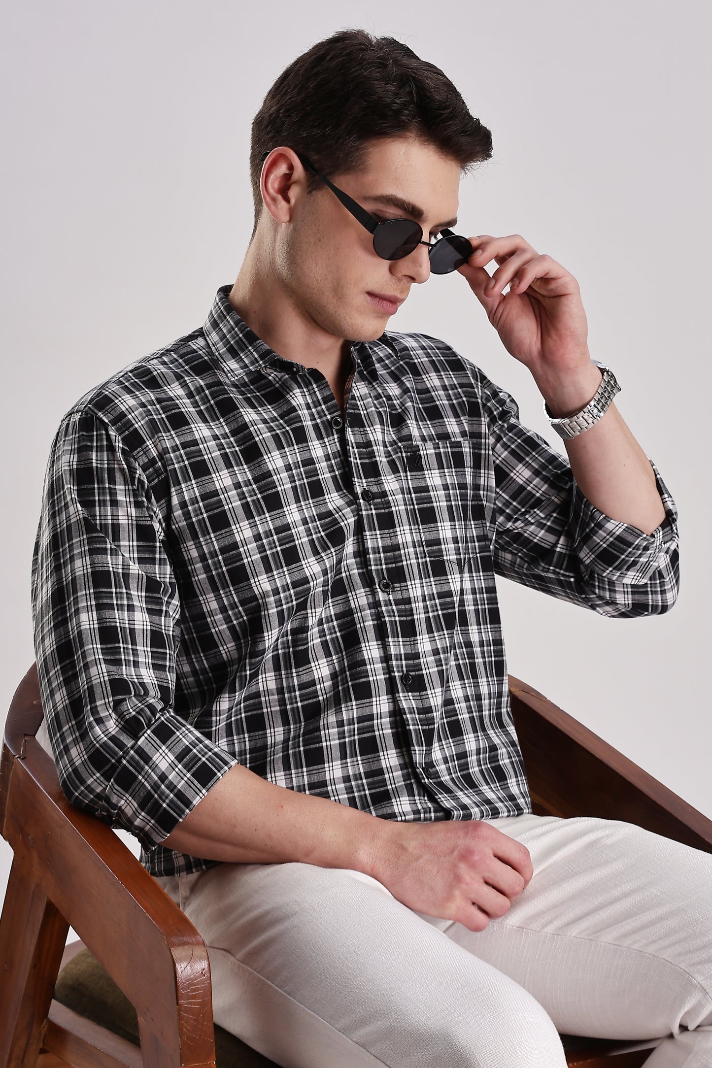 Men’s Classic Plaid Long-Sleeve Shirt – Black & White