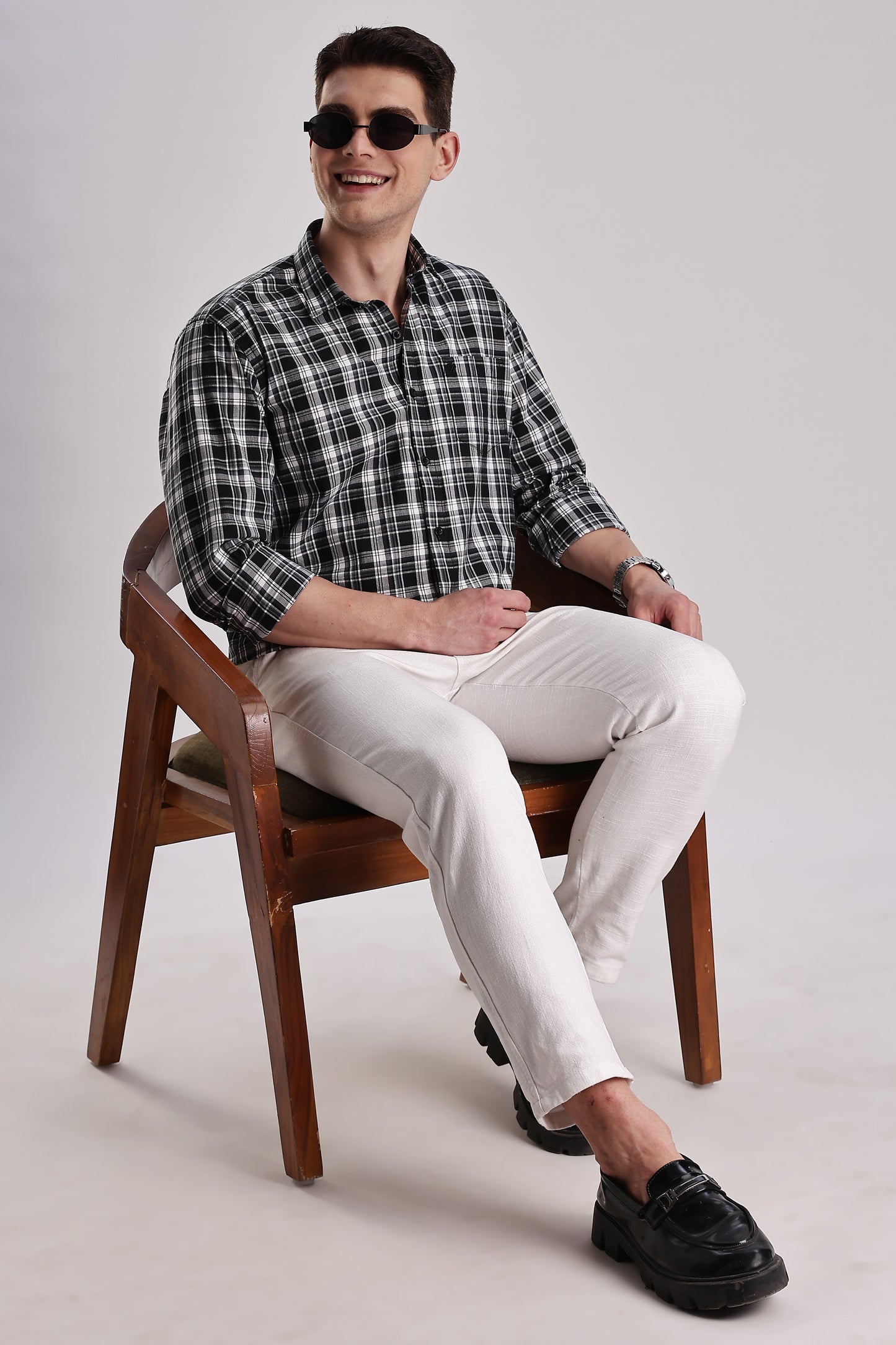 Men’s Classic Plaid Long-Sleeve Shirt – Black & White