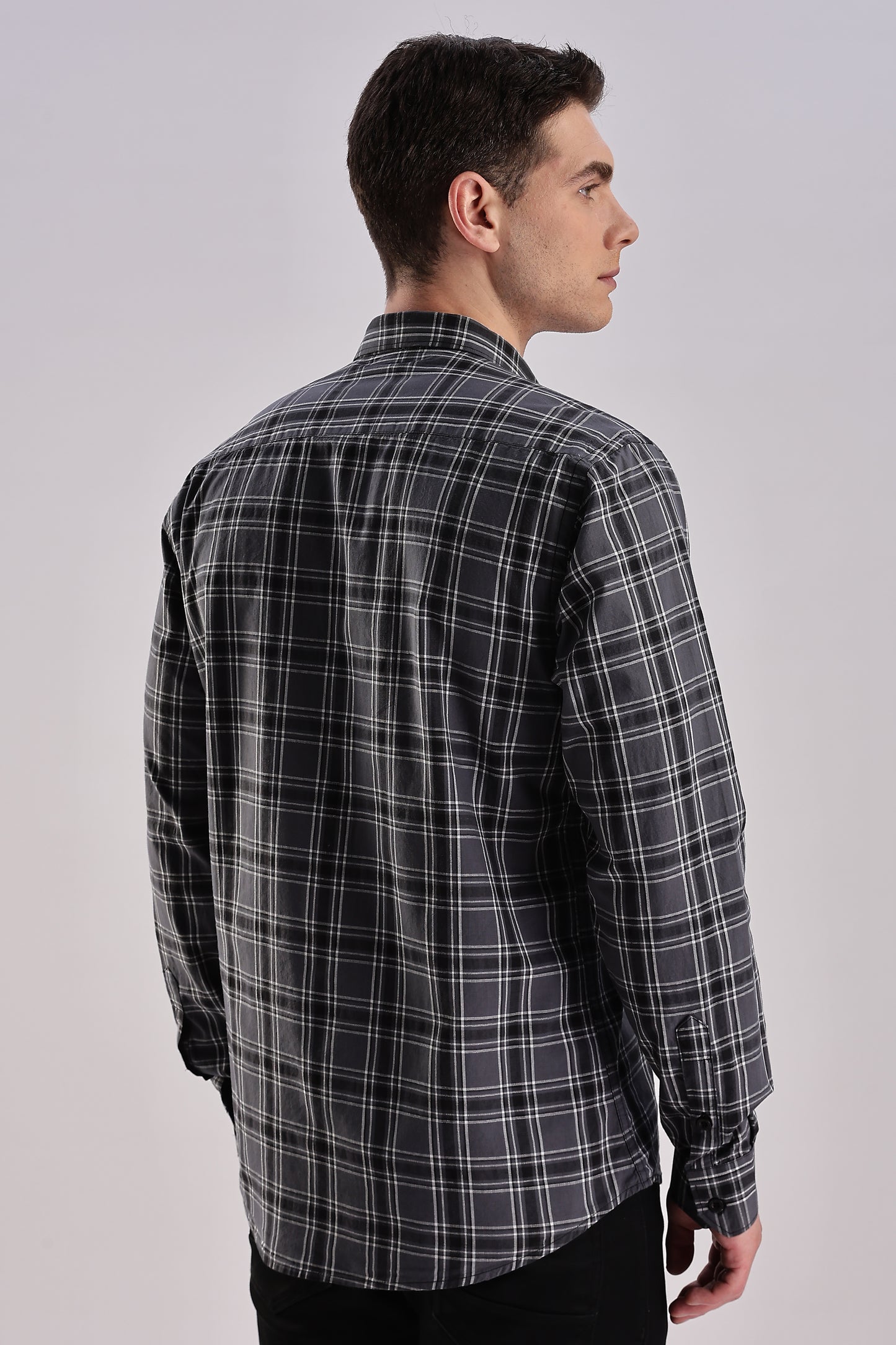 Men’s Classic Plaid Long-Sleeve Shirt – Charcoal & White
