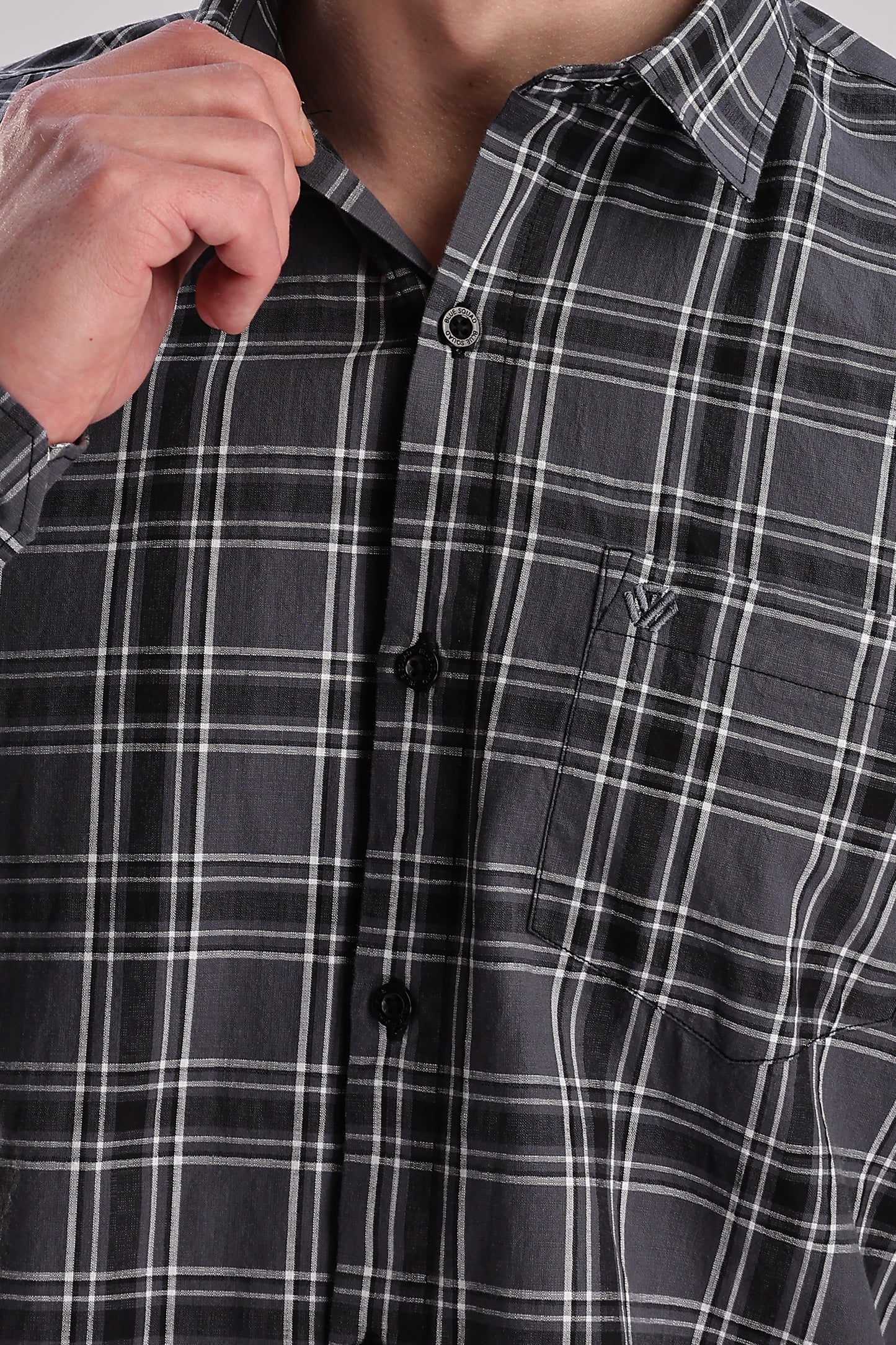 Men’s Classic Plaid Long-Sleeve Shirt – Charcoal & White