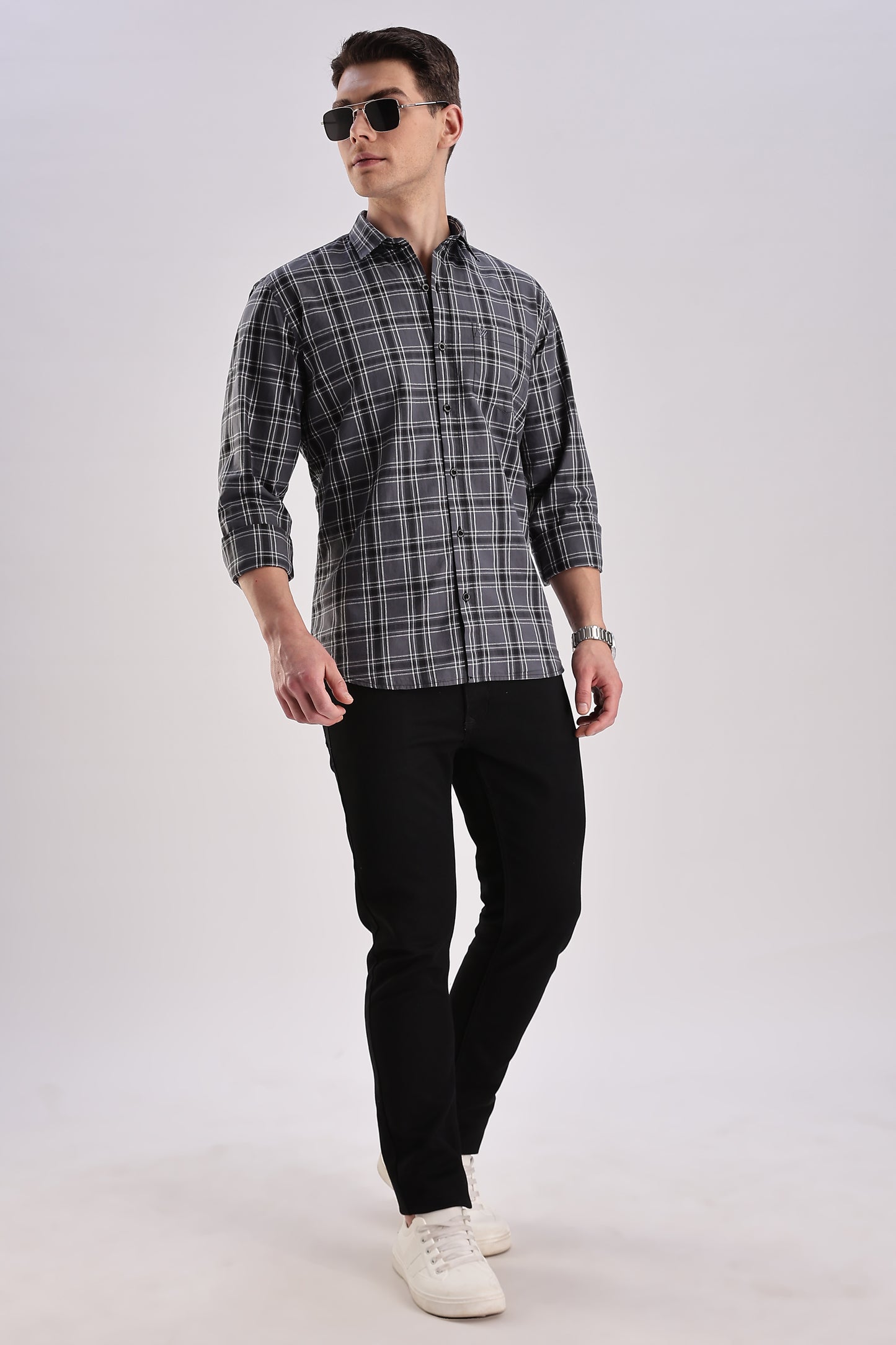 Men’s Classic Plaid Long-Sleeve Shirt – Charcoal & White
