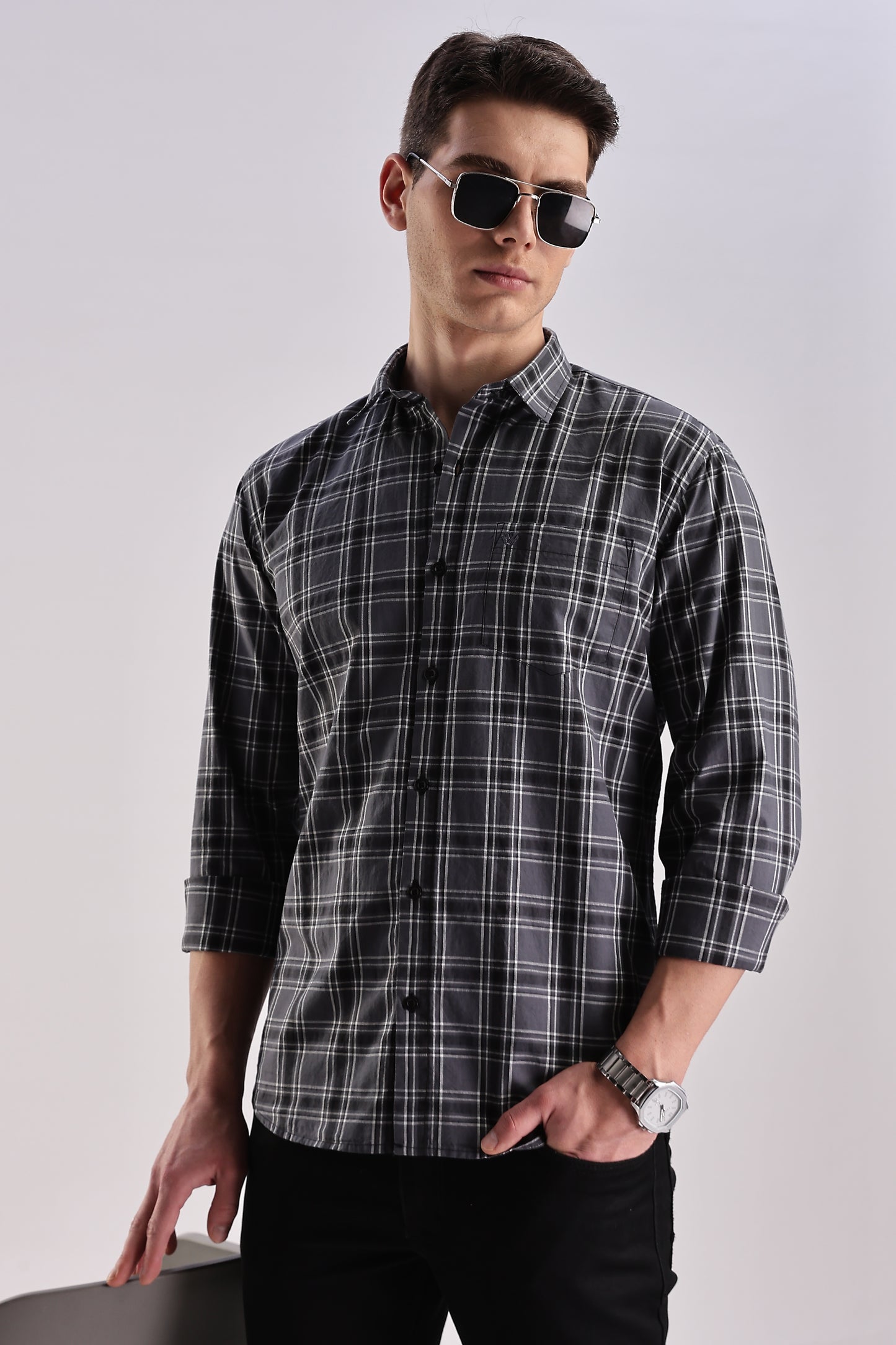Men’s Classic Plaid Long-Sleeve Shirt – Charcoal & White