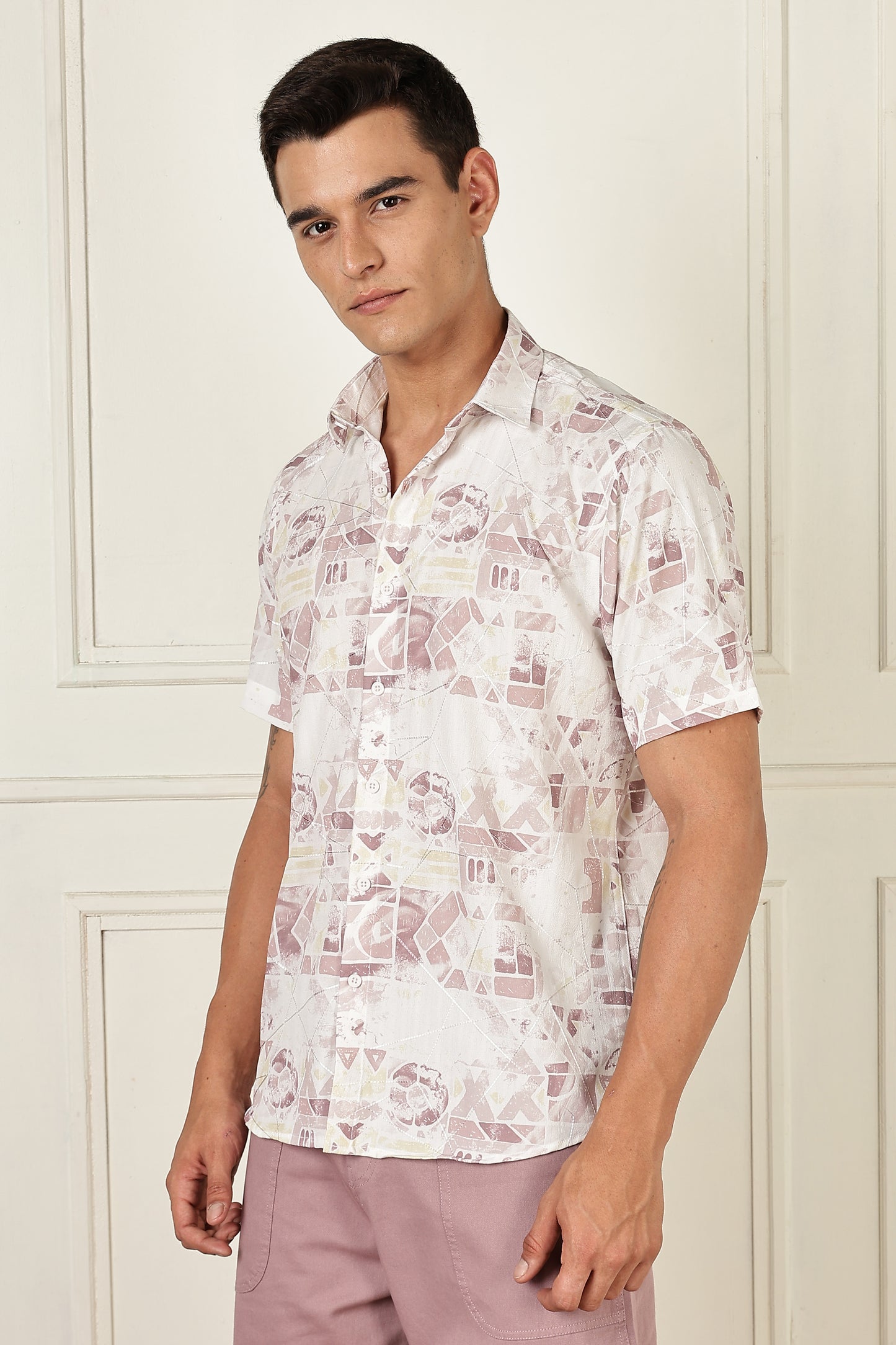 Men’s Pastel Geo Print Short-Sleeve Shirt – White/Mauve