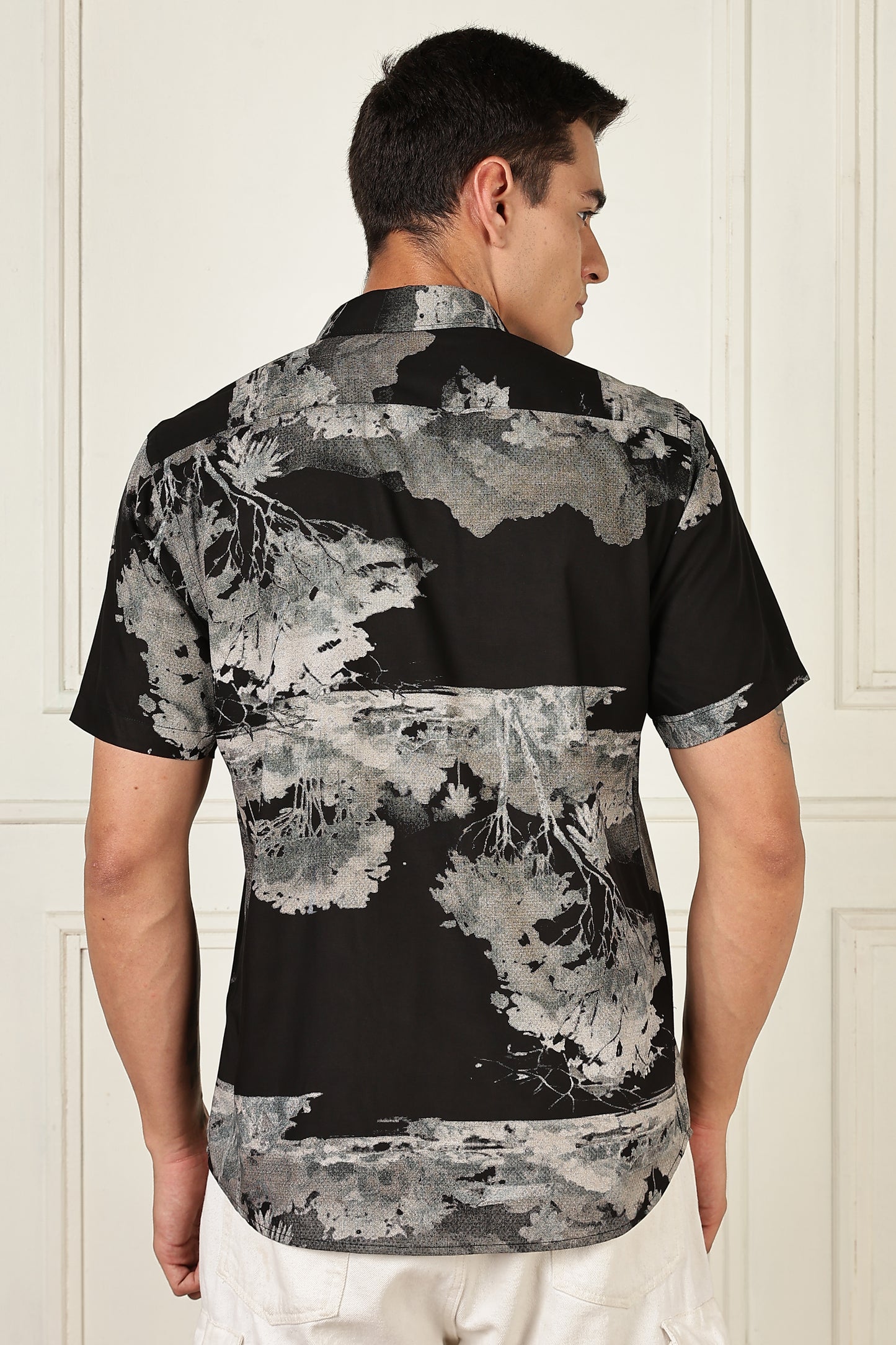 Men’s Shadow Botanical Print Short-Sleeve Shirt – Black/Grey