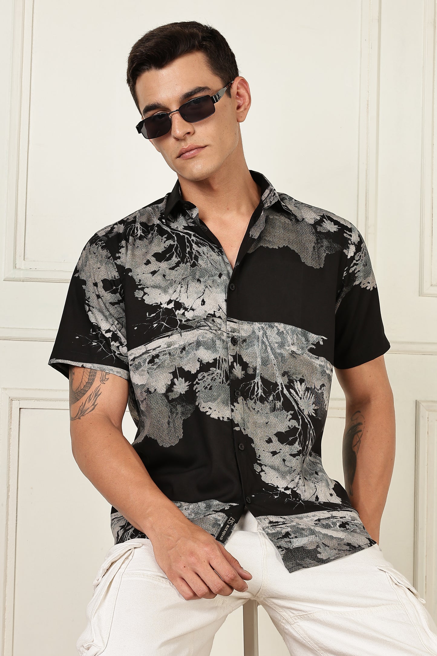 Men’s Shadow Botanical Print Short-Sleeve Shirt – Black/Grey