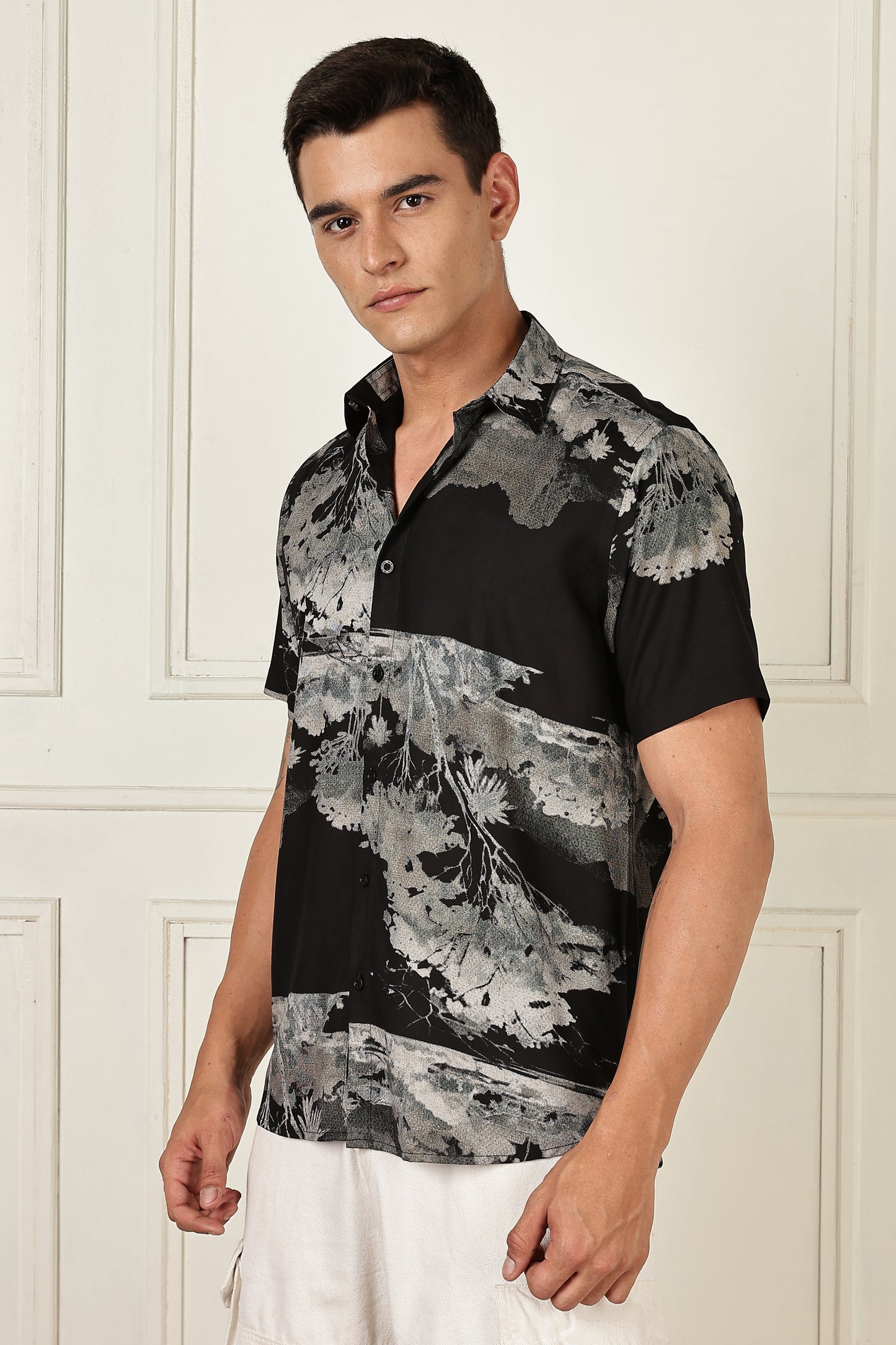 Men’s Shadow Botanical Print Short-Sleeve Shirt – Black/Grey