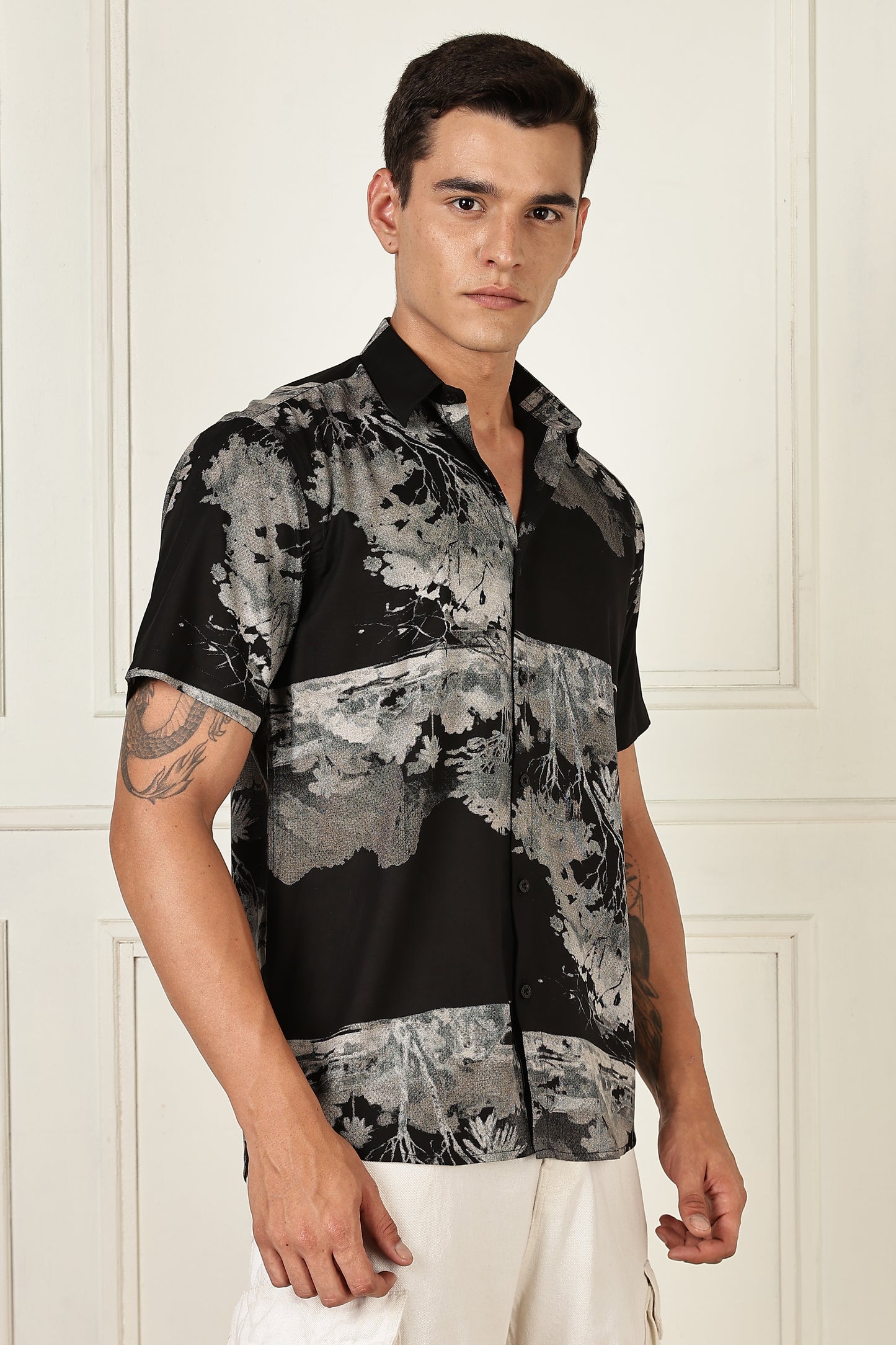 Men’s Shadow Botanical Print Short-Sleeve Shirt – Black/Grey