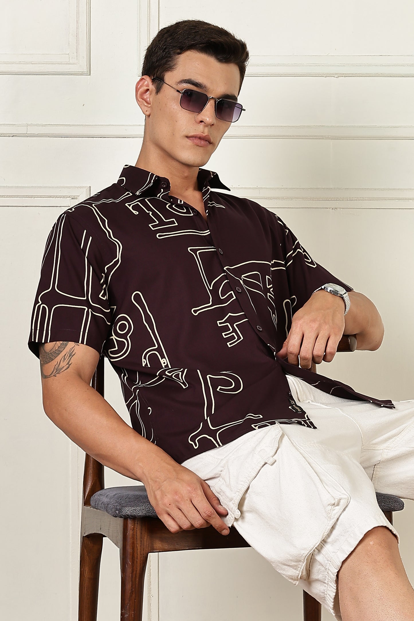 Men’s Oversized Line-Art Print Short-Sleeve Shirt – Wine/Stone