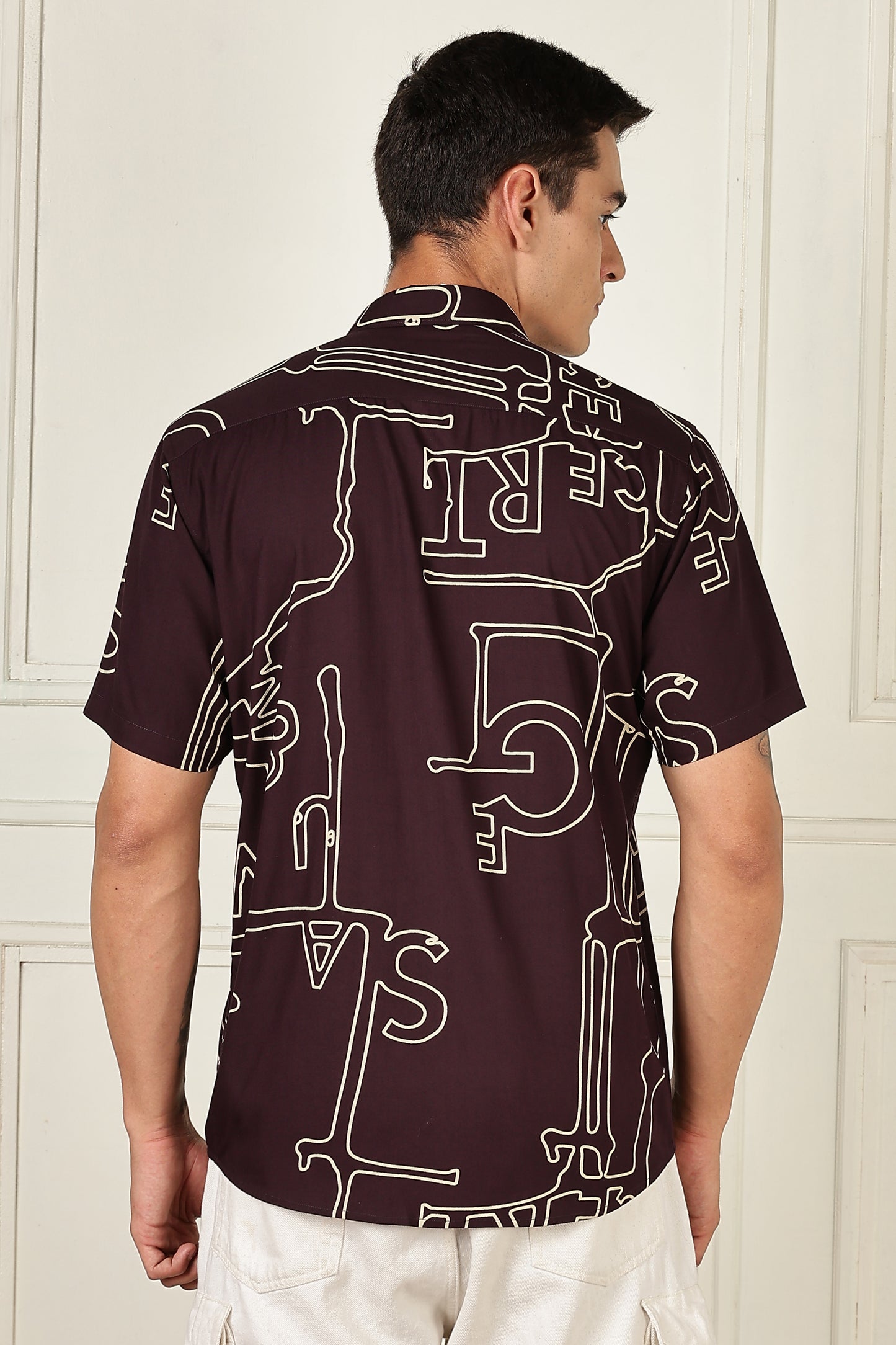 Men’s Oversized Line-Art Print Short-Sleeve Shirt – Wine/Stone