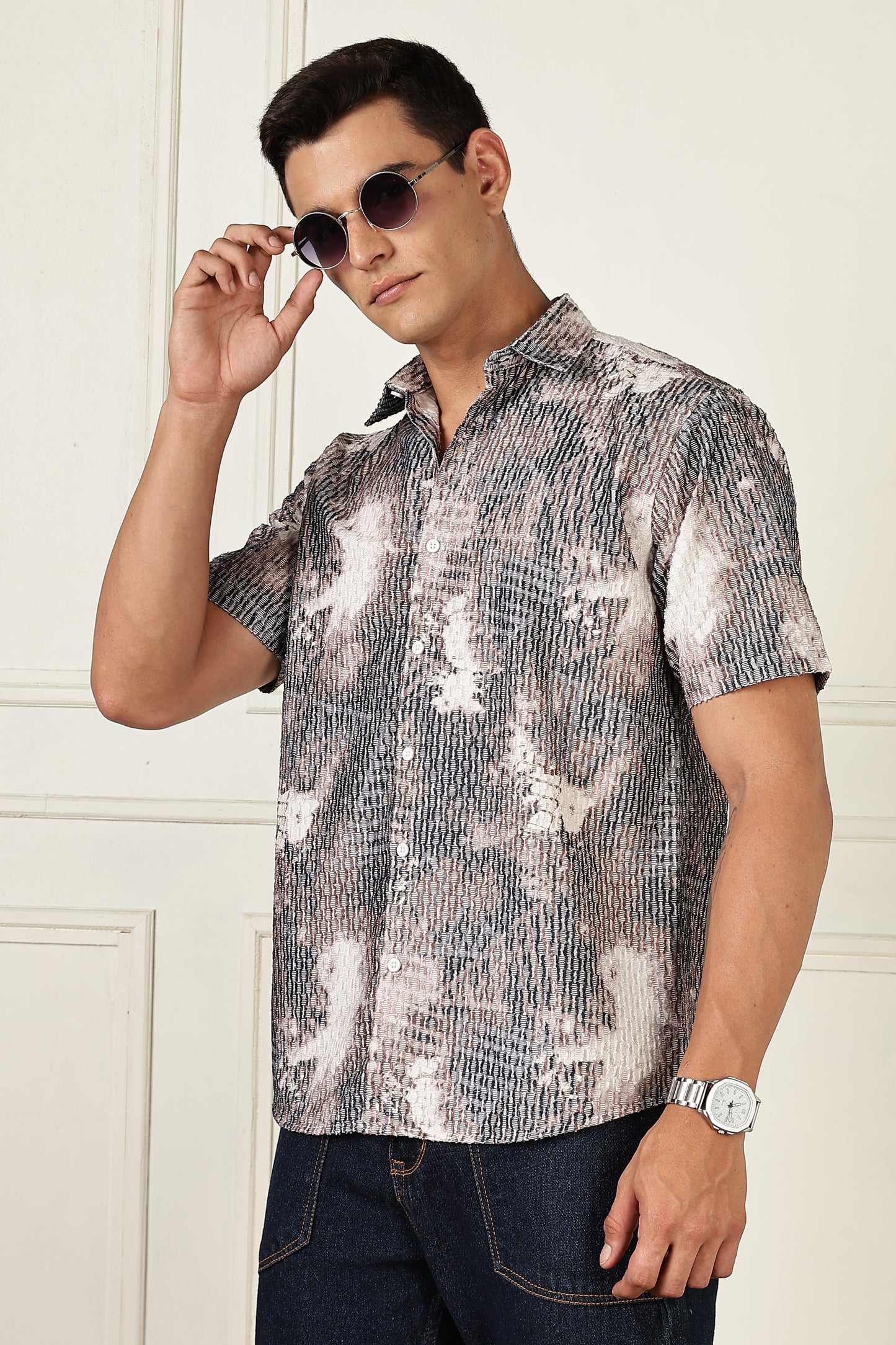 Men’s Abstract Brushstroke Printed Short-Sleeve Shirt – Charcoal & Taupe