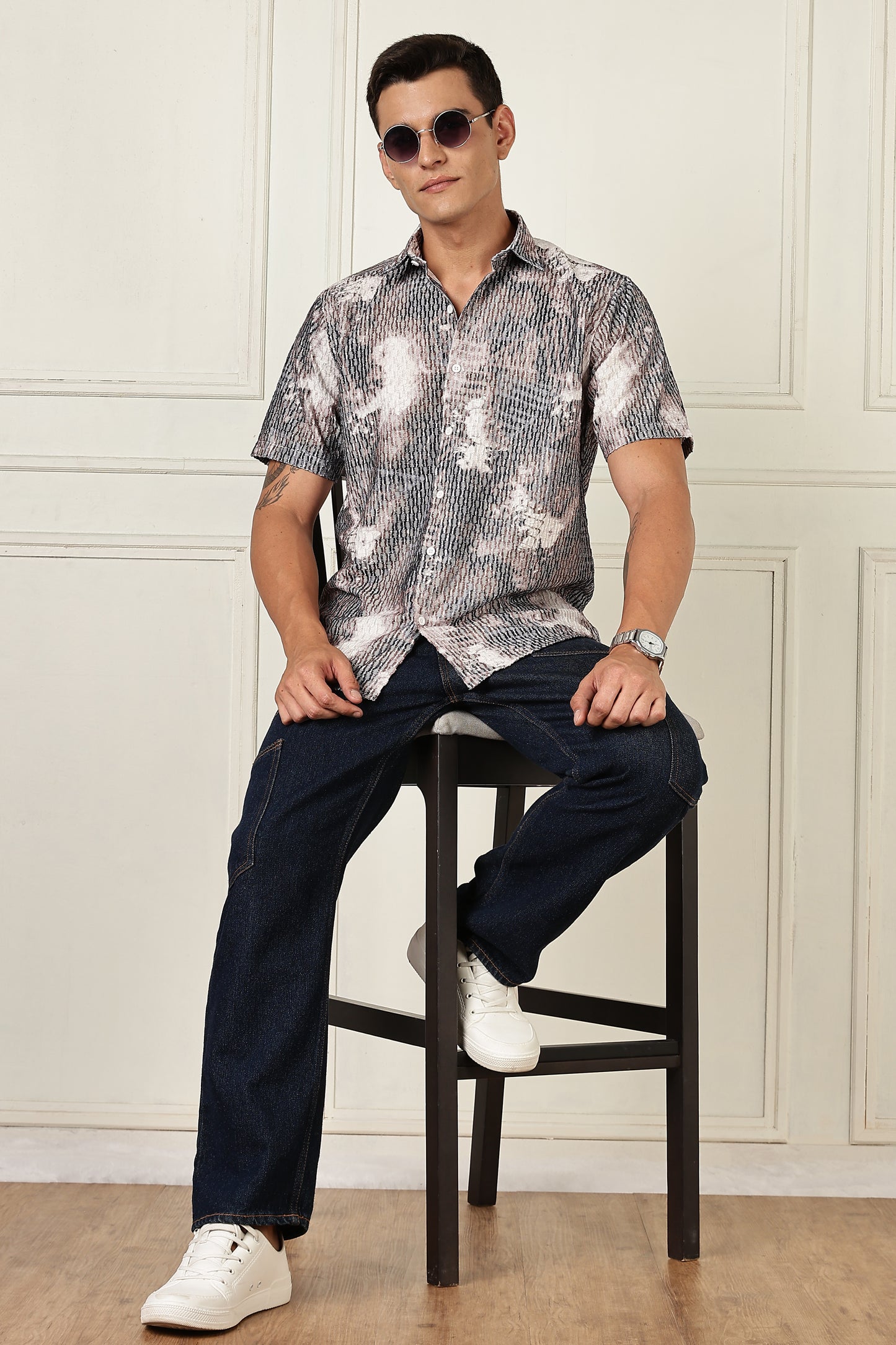 Men’s Abstract Brushstroke Printed Short-Sleeve Shirt – Charcoal & Taupe