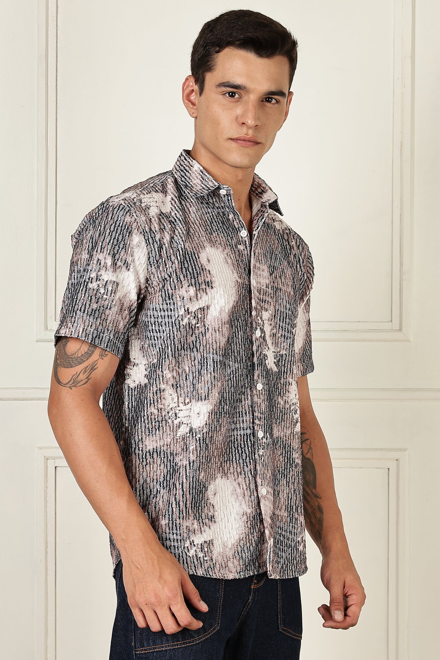 Men’s Abstract Brushstroke Printed Short-Sleeve Shirt – Charcoal & Taupe