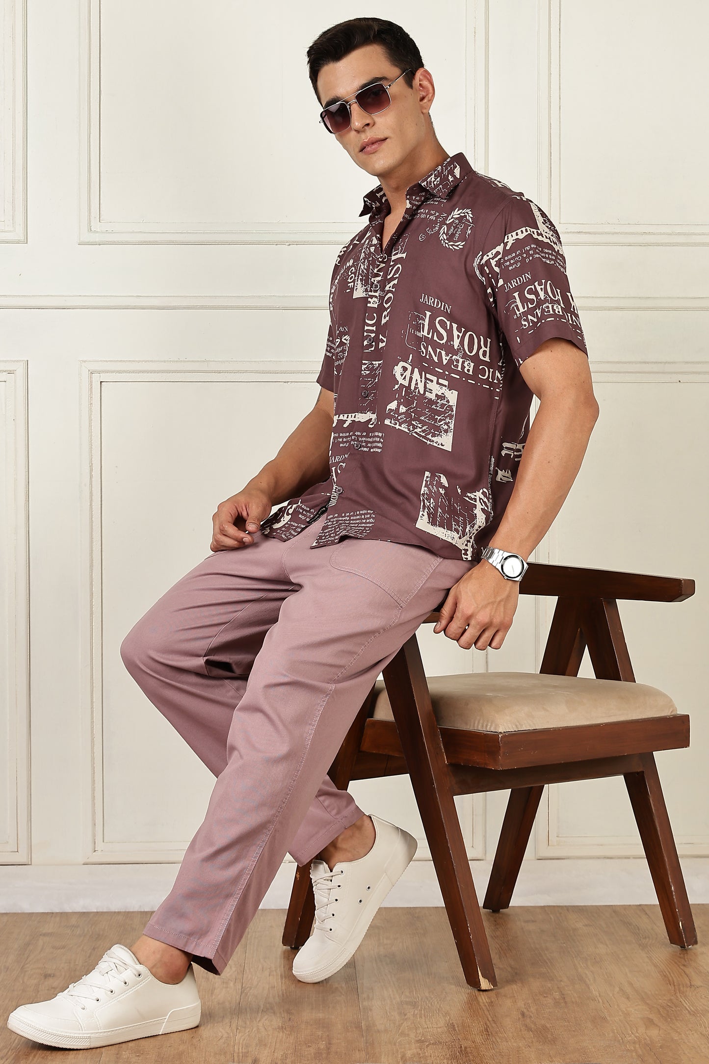 Men’s Coffee Newspaper Typography Print Short-Sleeve Shirt – Mauve/Ivory