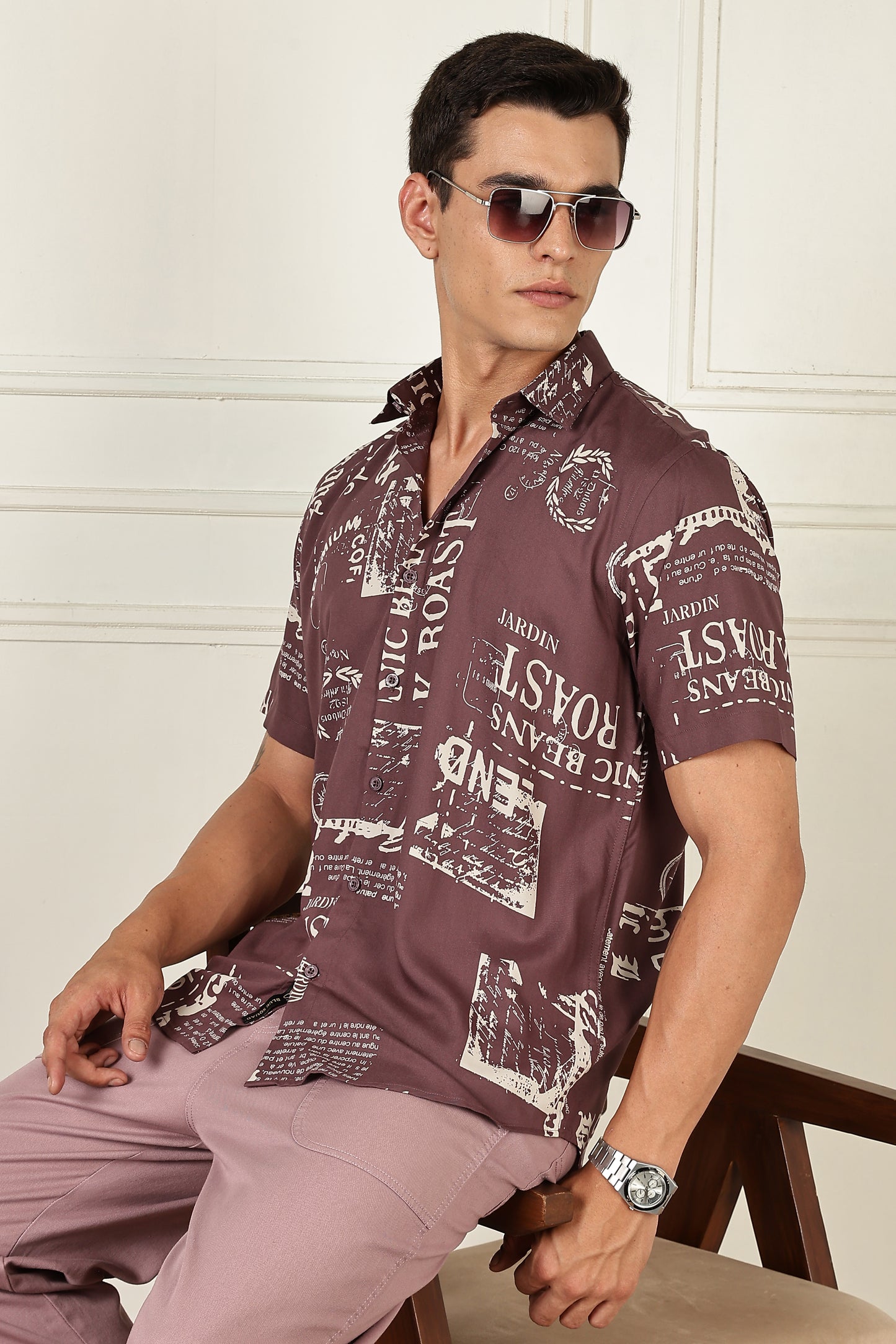 Men’s Coffee Newspaper Typography Print Short-Sleeve Shirt – Mauve/Ivory
