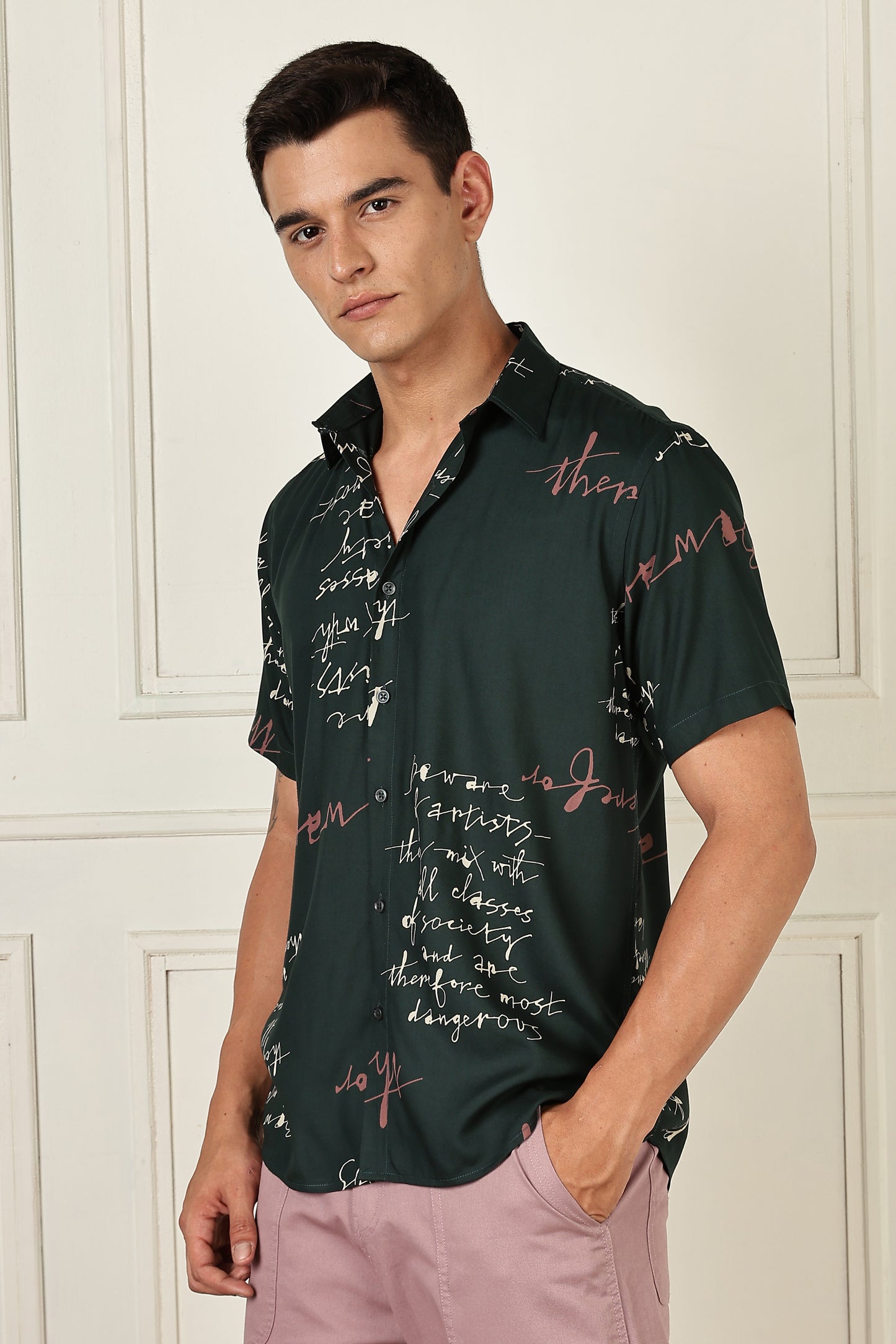 Men’s Handwritten Script Print Short-Sleeve Shirt – Forest Green