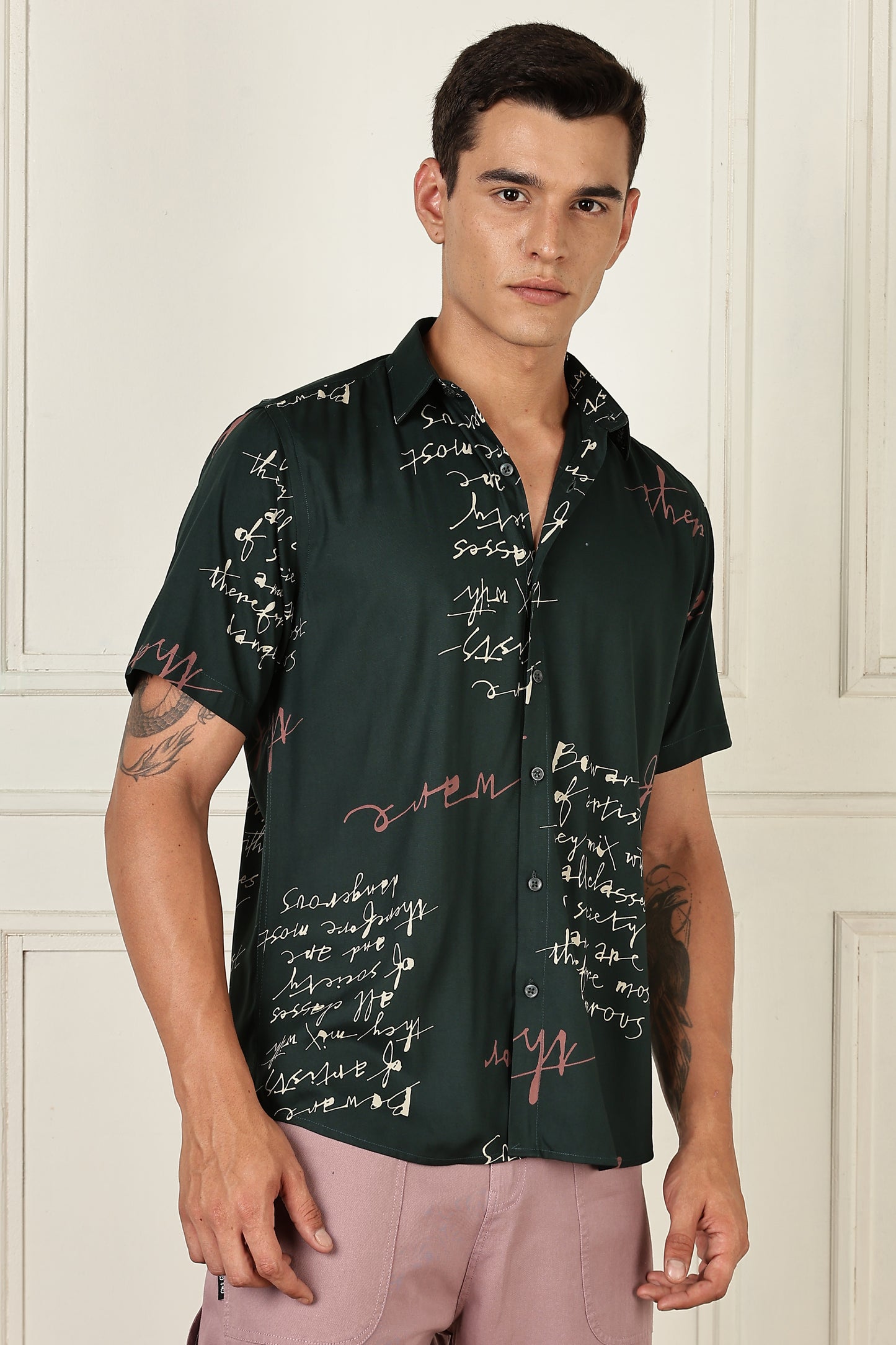 Men’s Handwritten Script Print Short-Sleeve Shirt – Forest Green