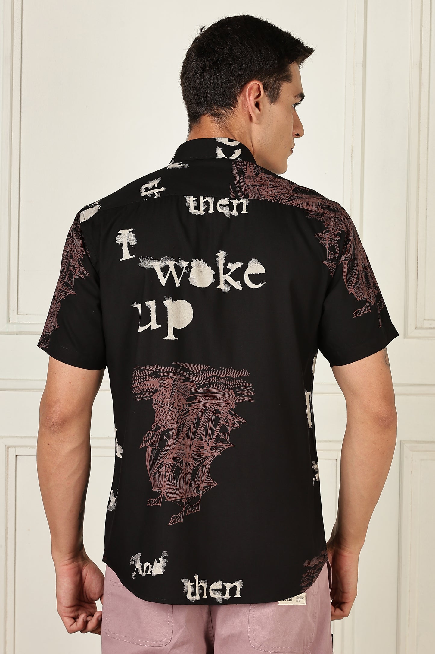 Men’s Distressed Typography Print Short-Sleeve Shirt – Black/Rose