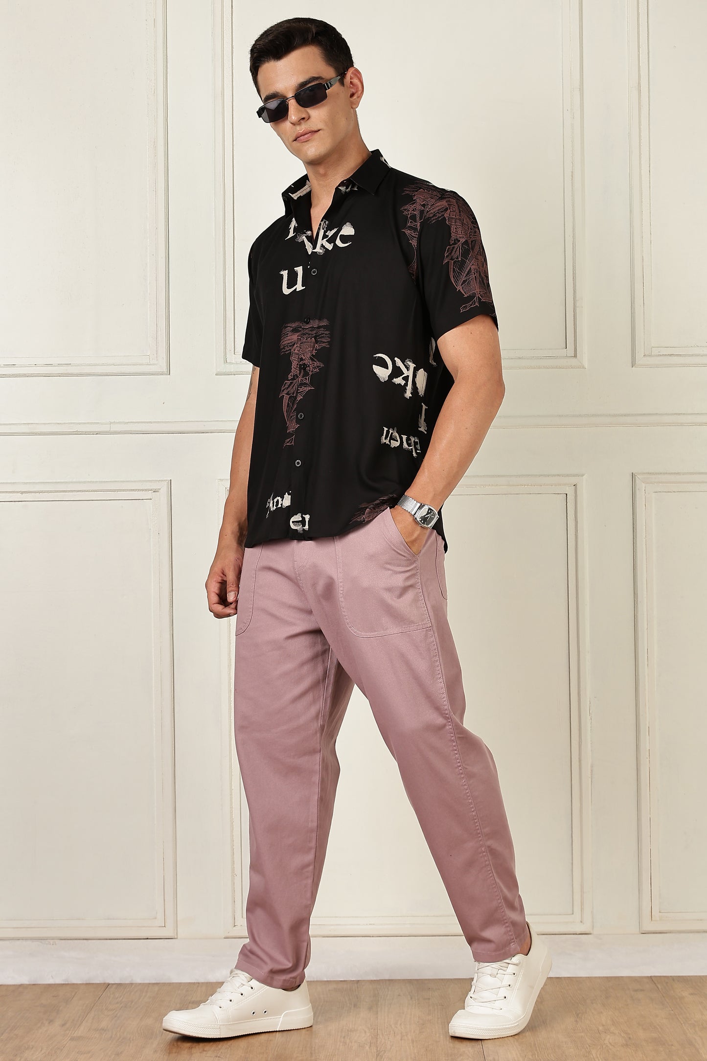 Men’s Distressed Typography Print Short-Sleeve Shirt – Black/Rose